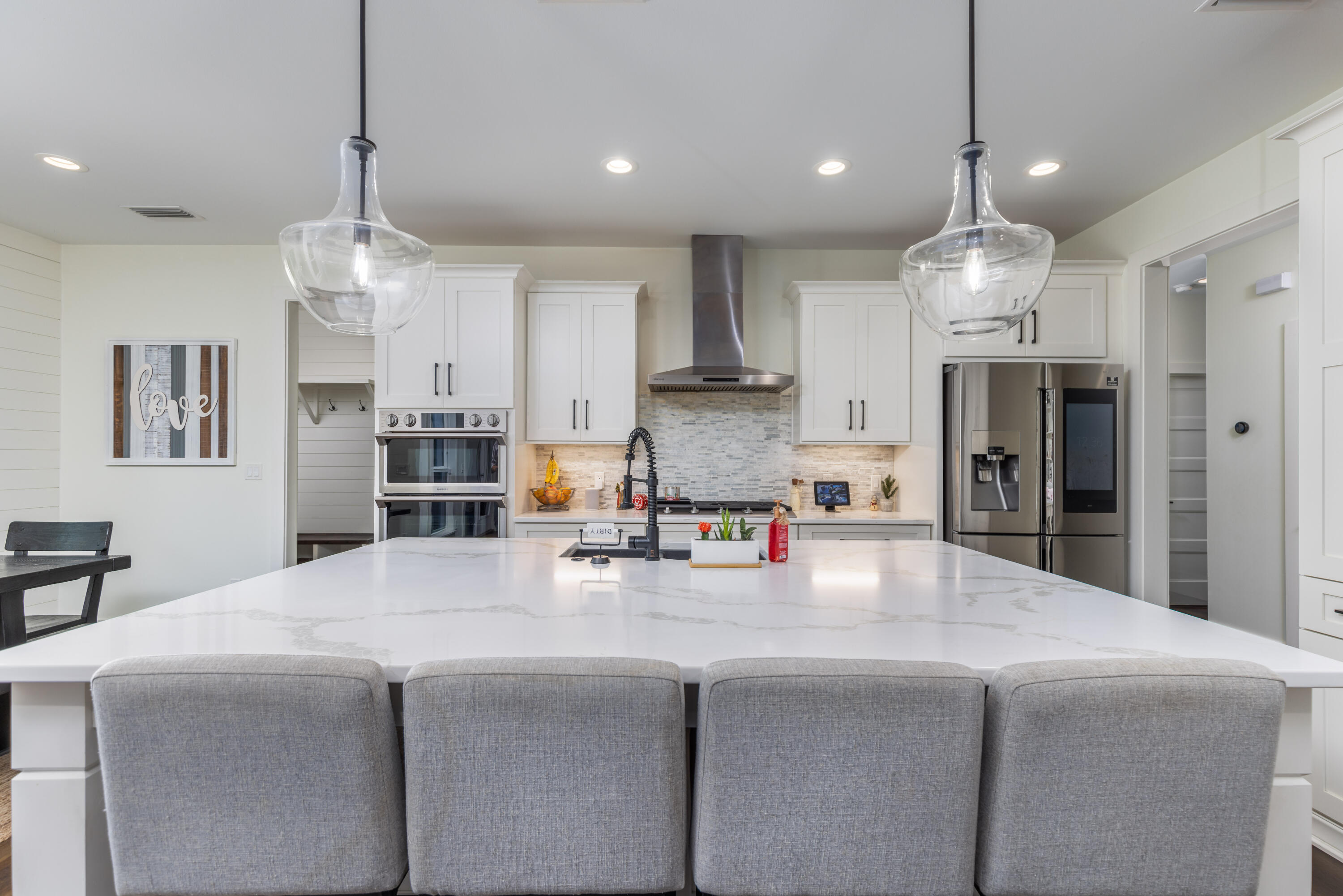 SECLUSION BAY - Residential