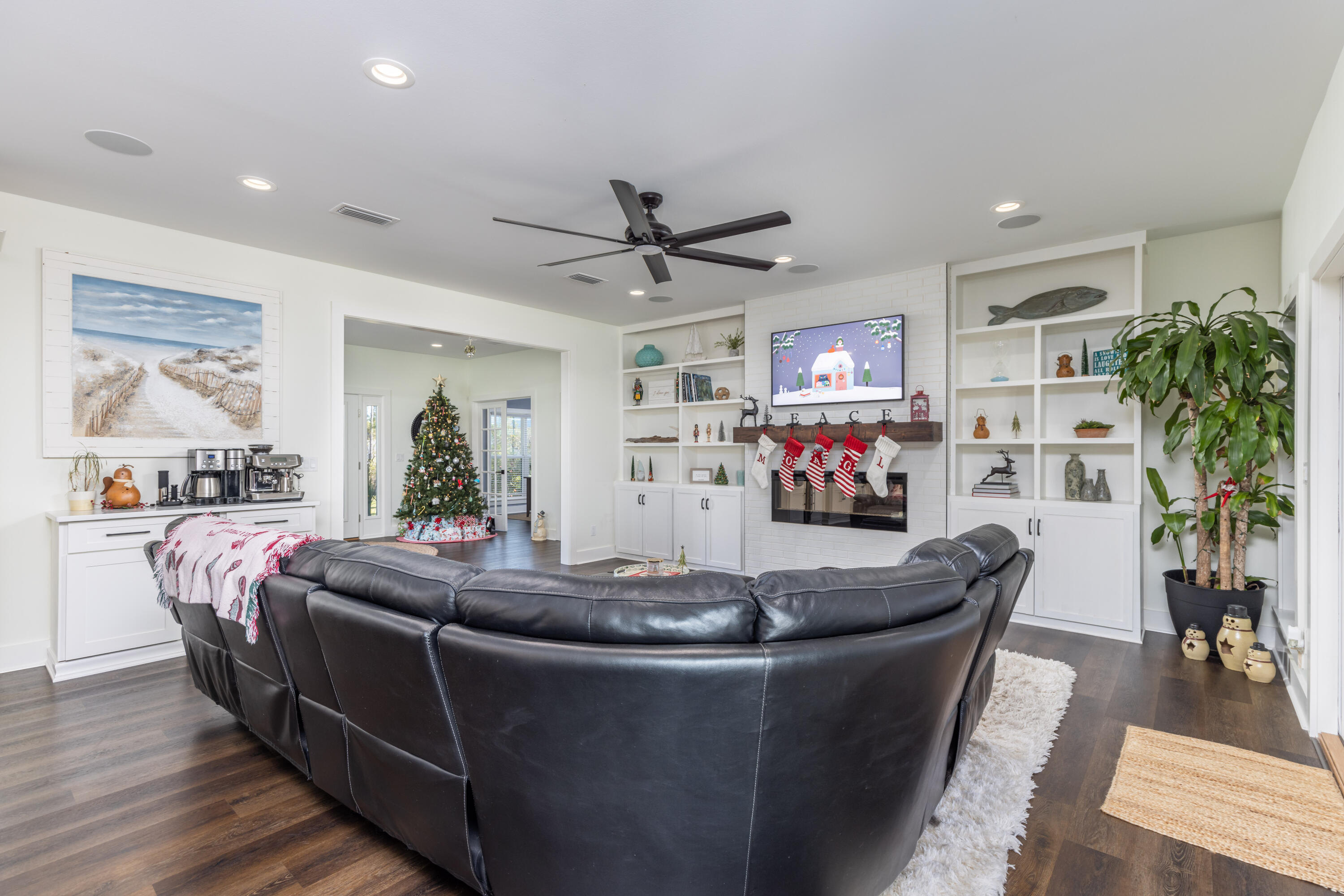 SECLUSION BAY - Residential