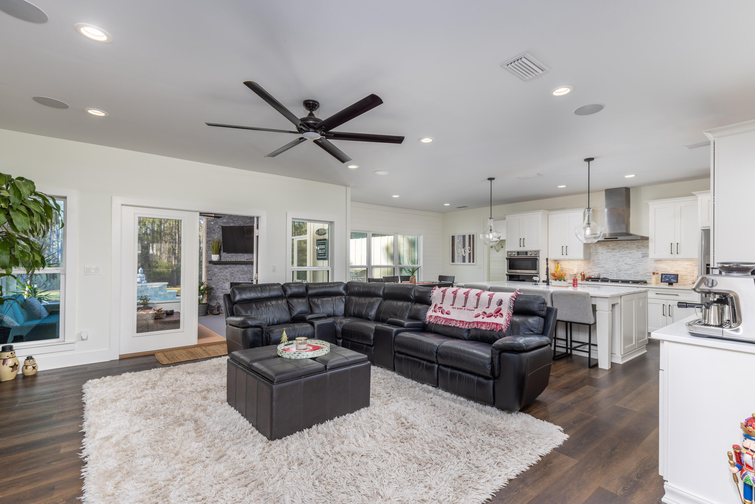 SECLUSION BAY - Residential