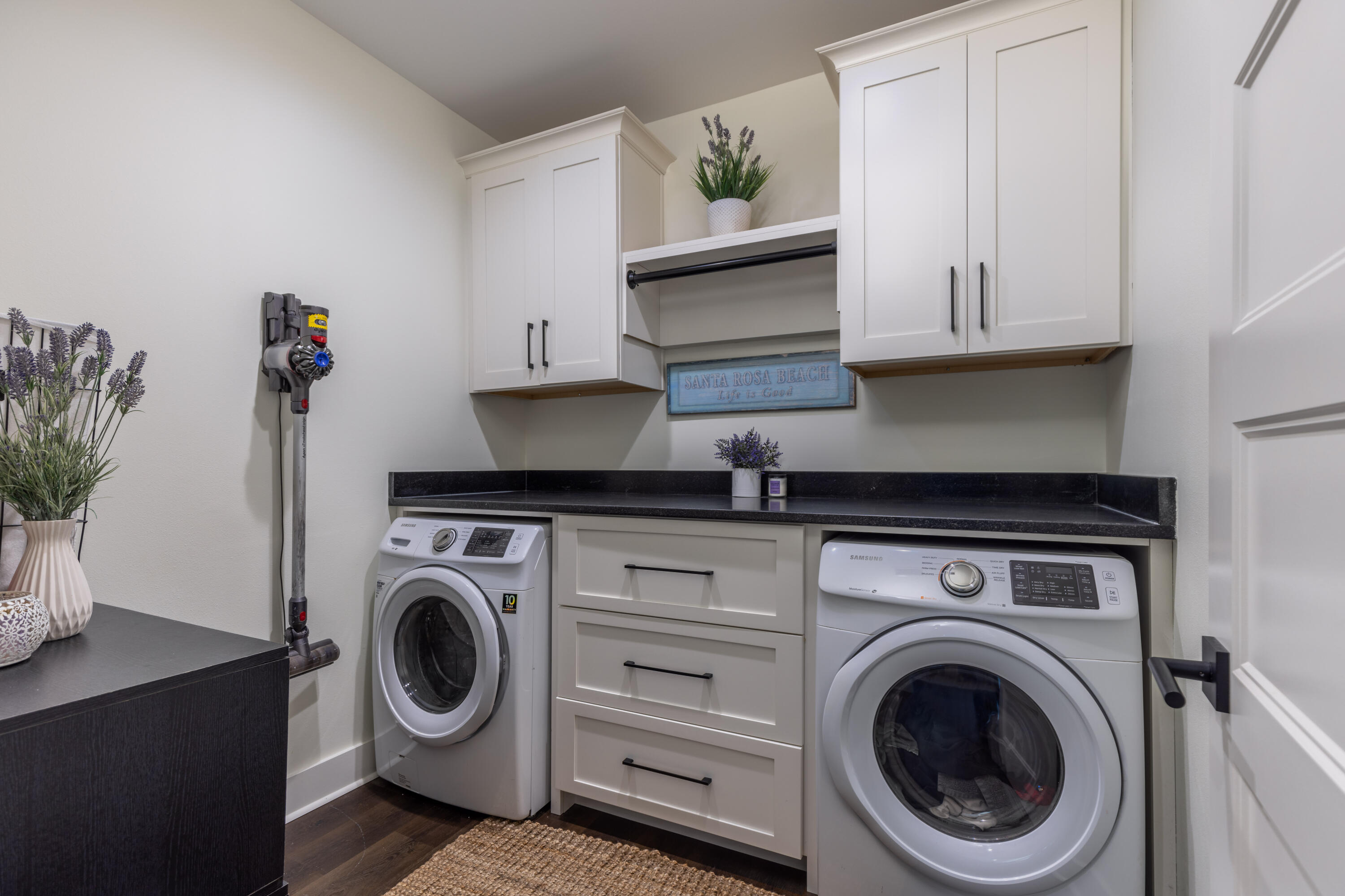 SECLUSION BAY - Residential