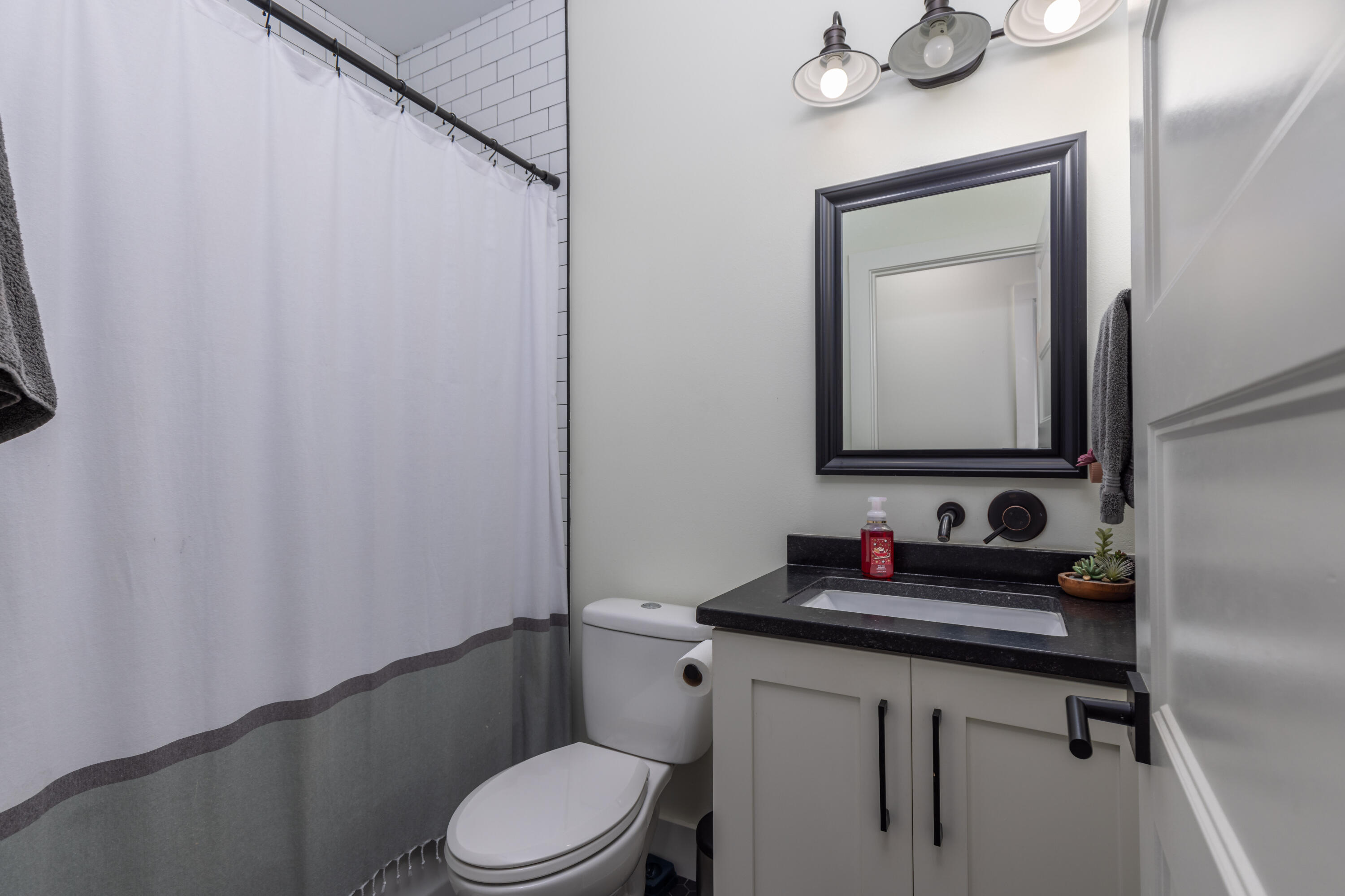 SECLUSION BAY - Residential