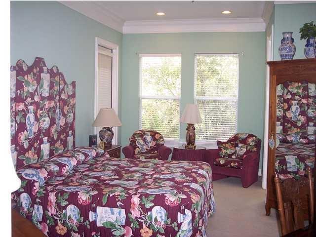 FAIRWAY VILLAS - Residential