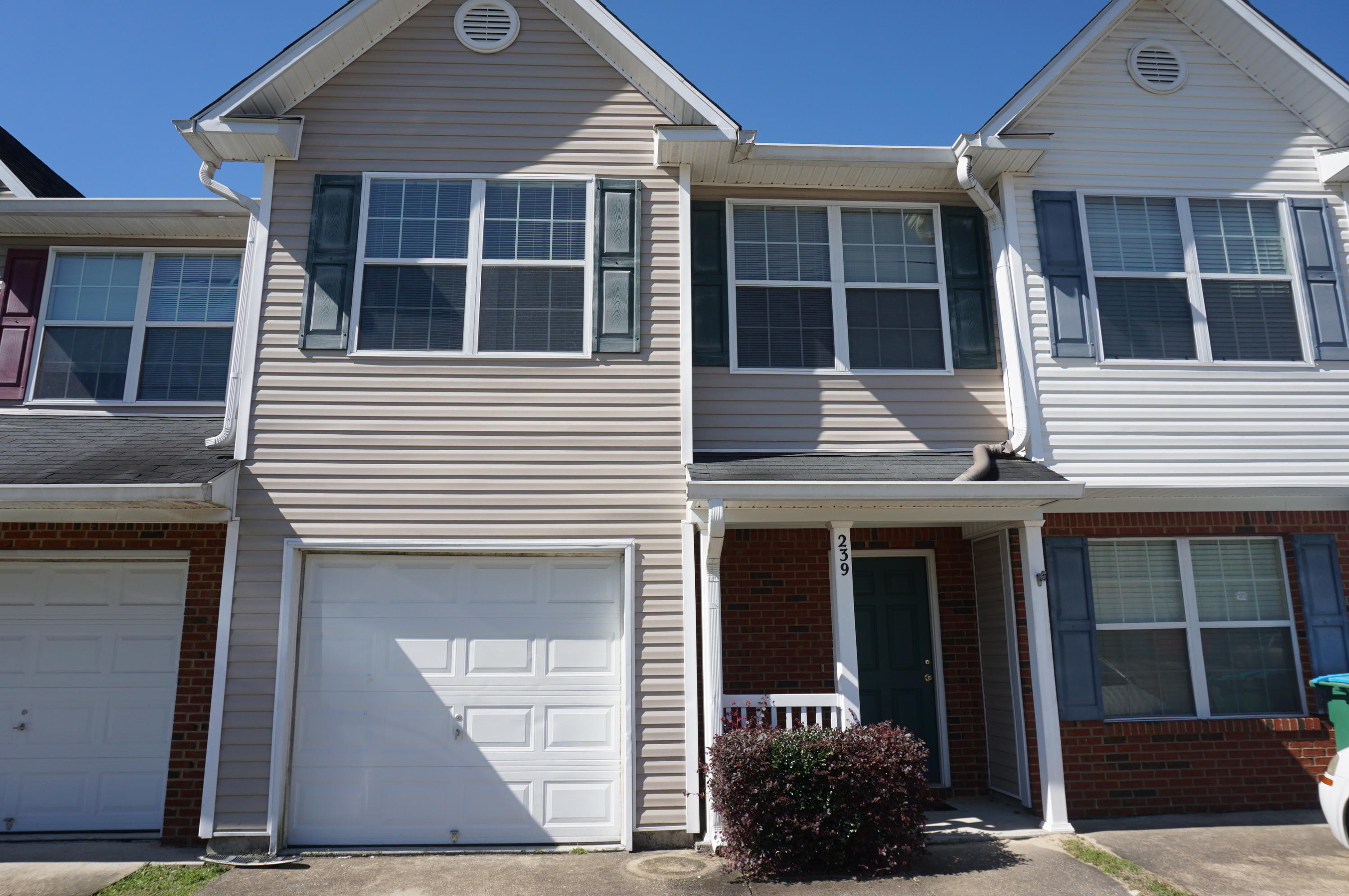 ROLLING PINES T/H LOT 80 BLK C - Residential