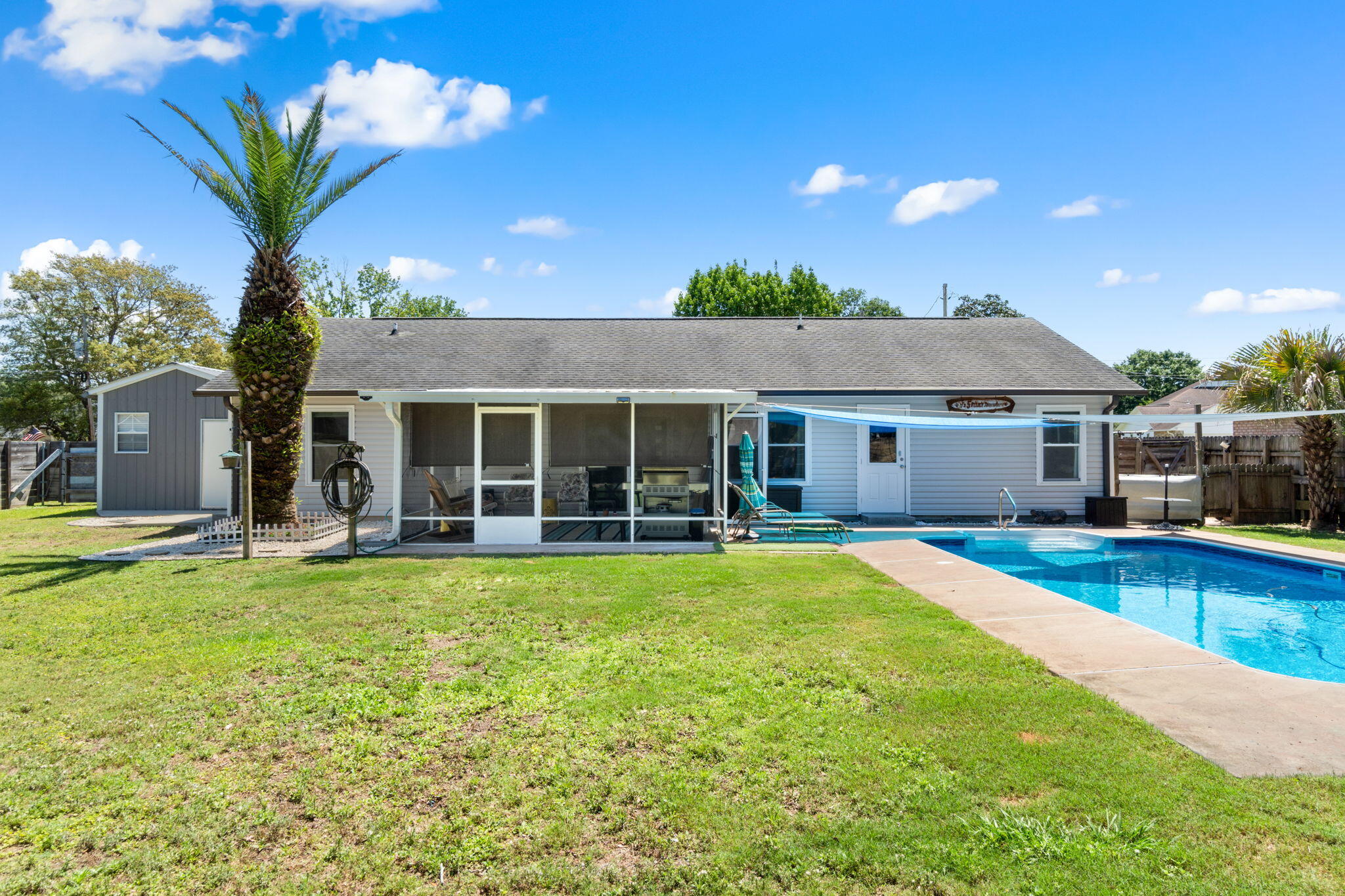 COUNTRY BREEZE ESTATES - Residential