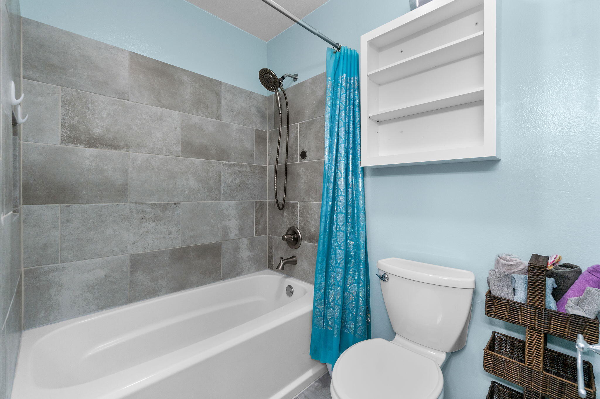 COUNTRY BREEZE ESTATES - Residential