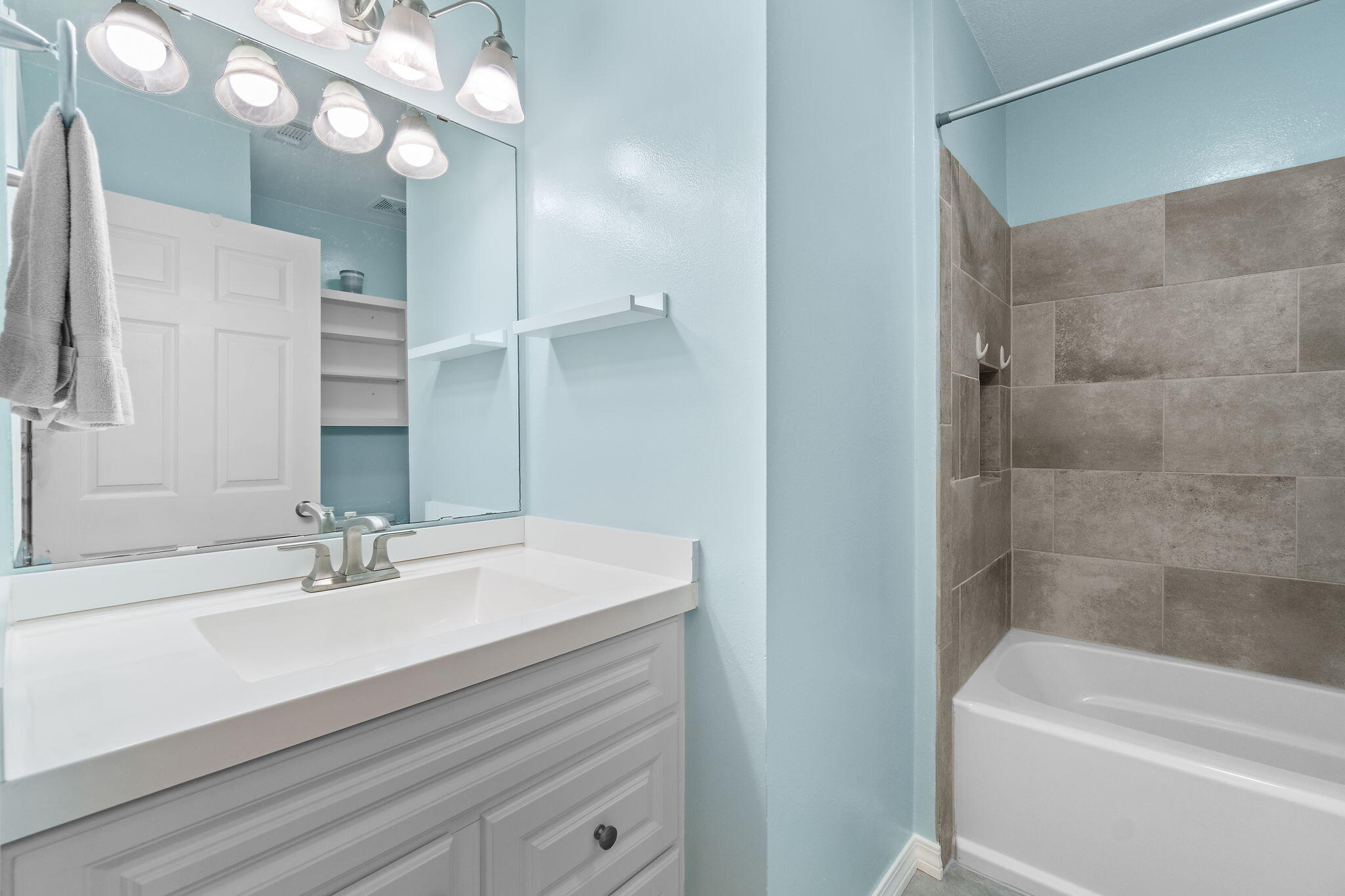 COUNTRY BREEZE ESTATES - Residential