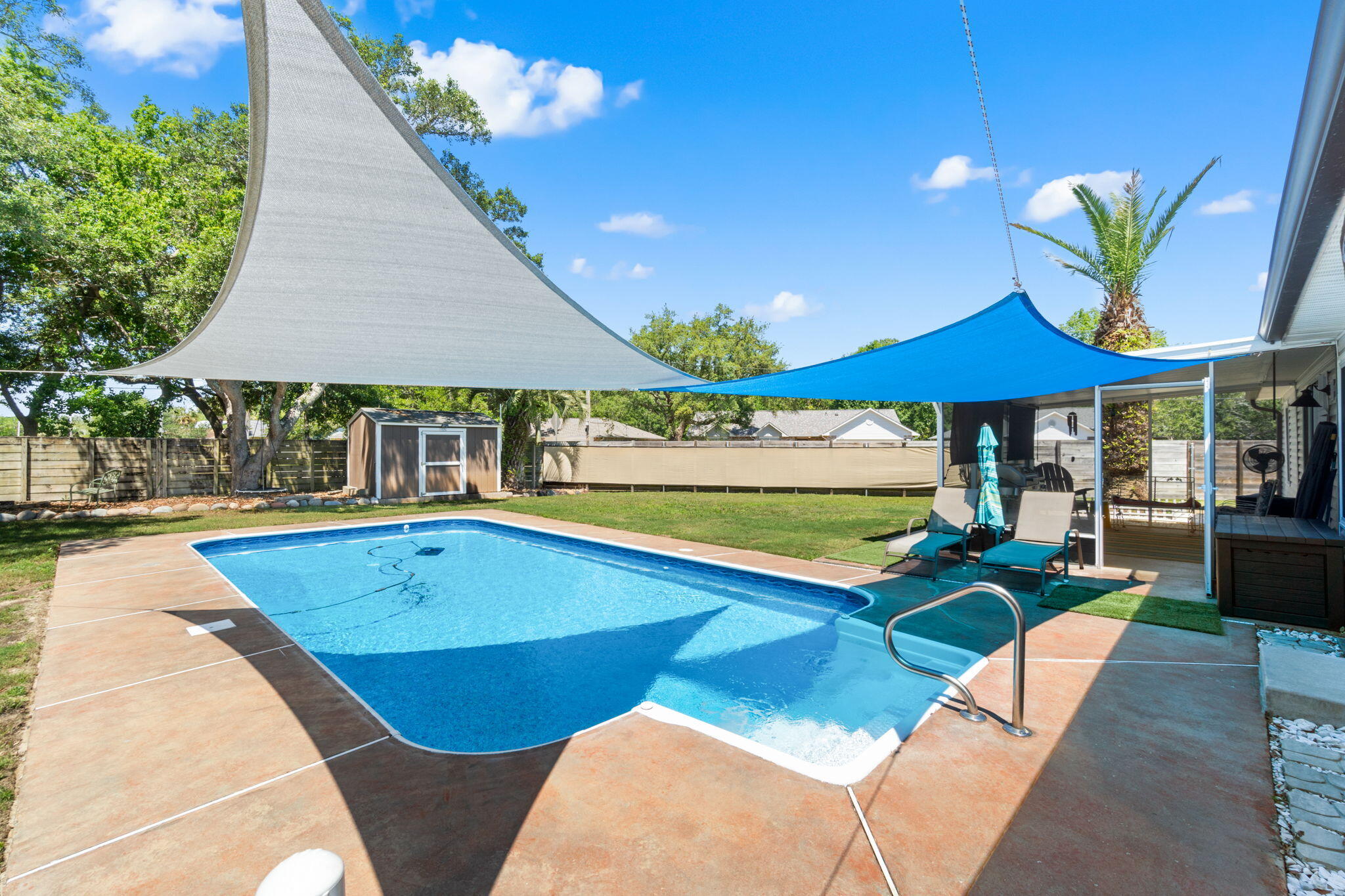 COUNTRY BREEZE ESTATES - Residential
