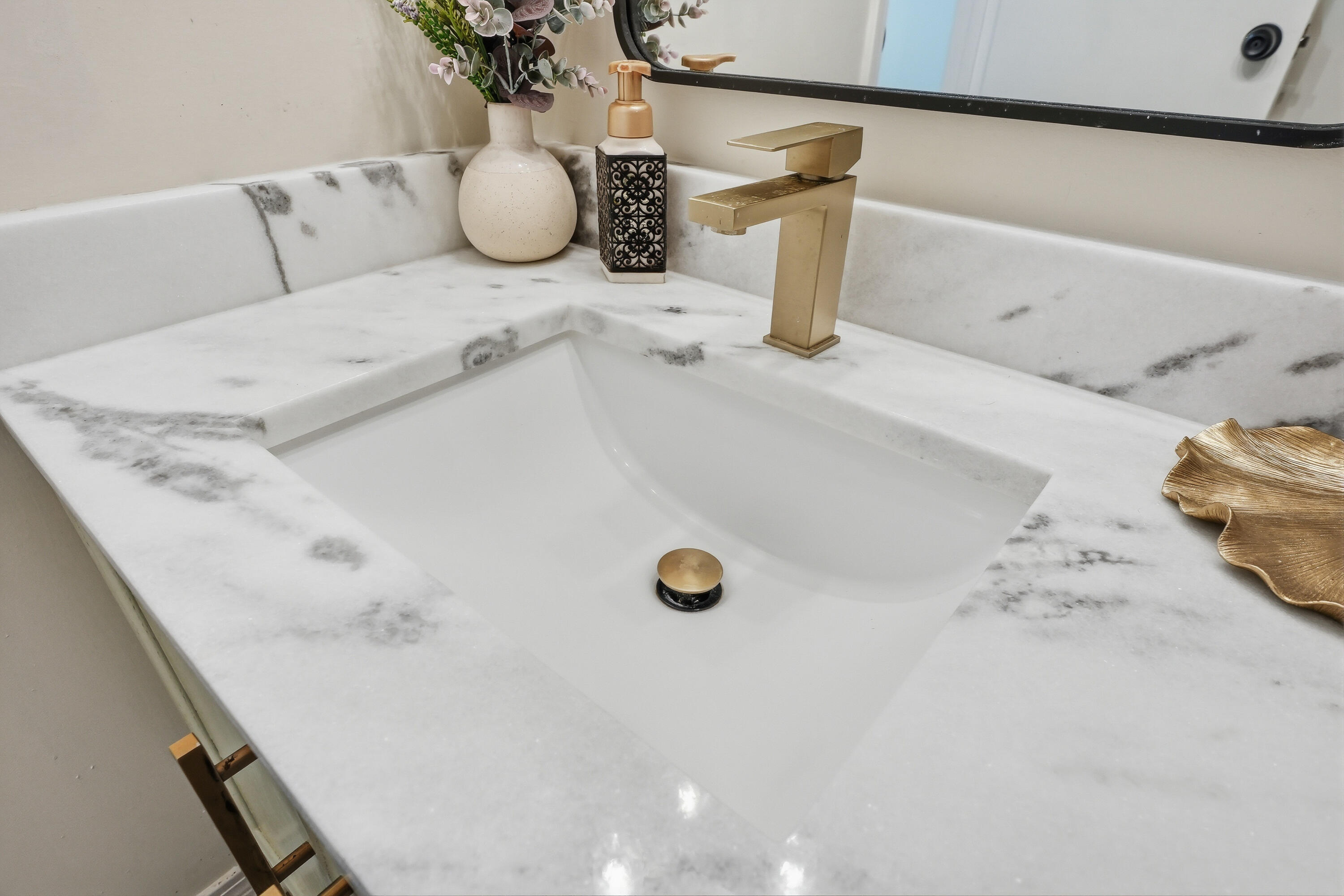 MONTAGE MANOR - Residential