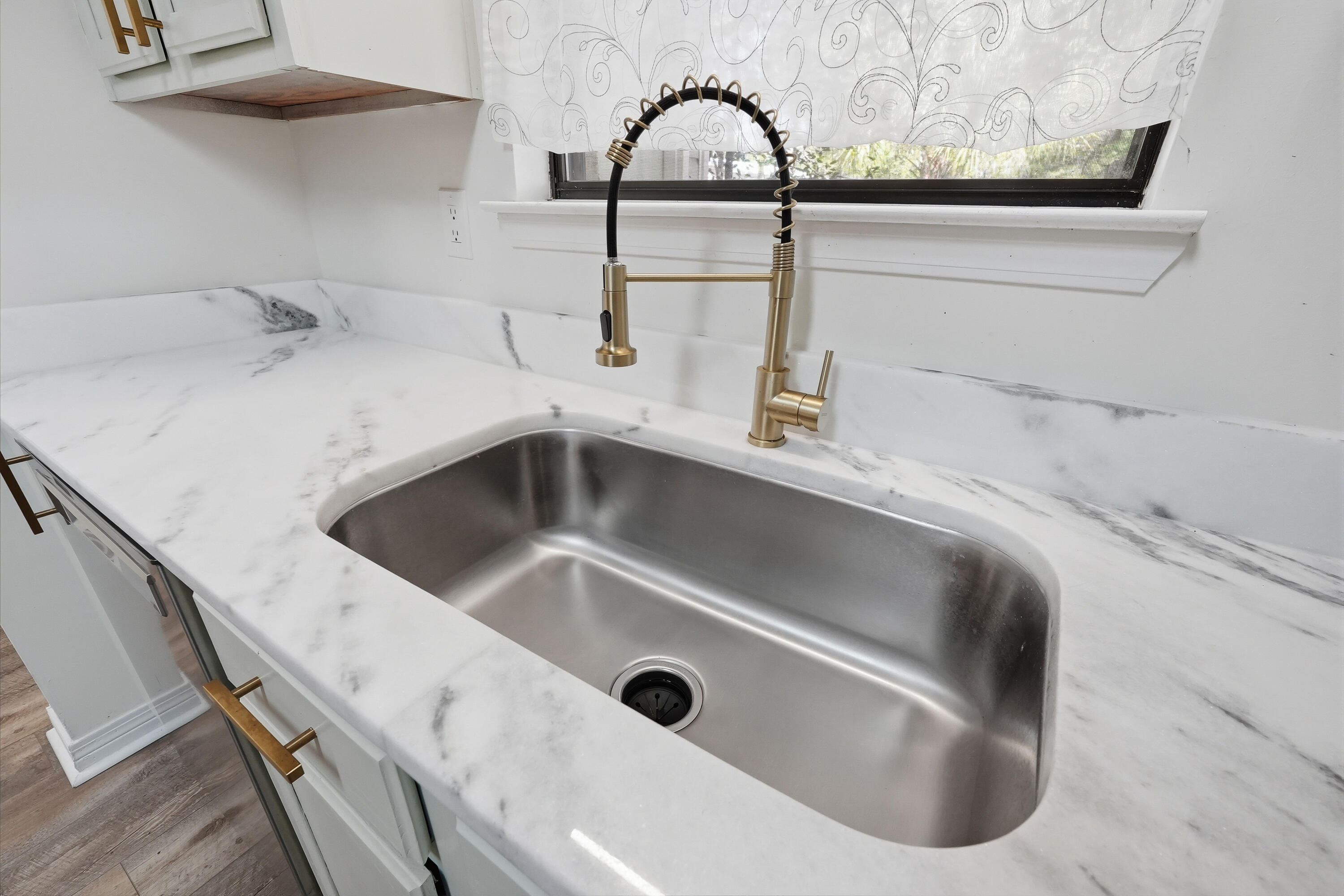 MONTAGE MANOR - Residential