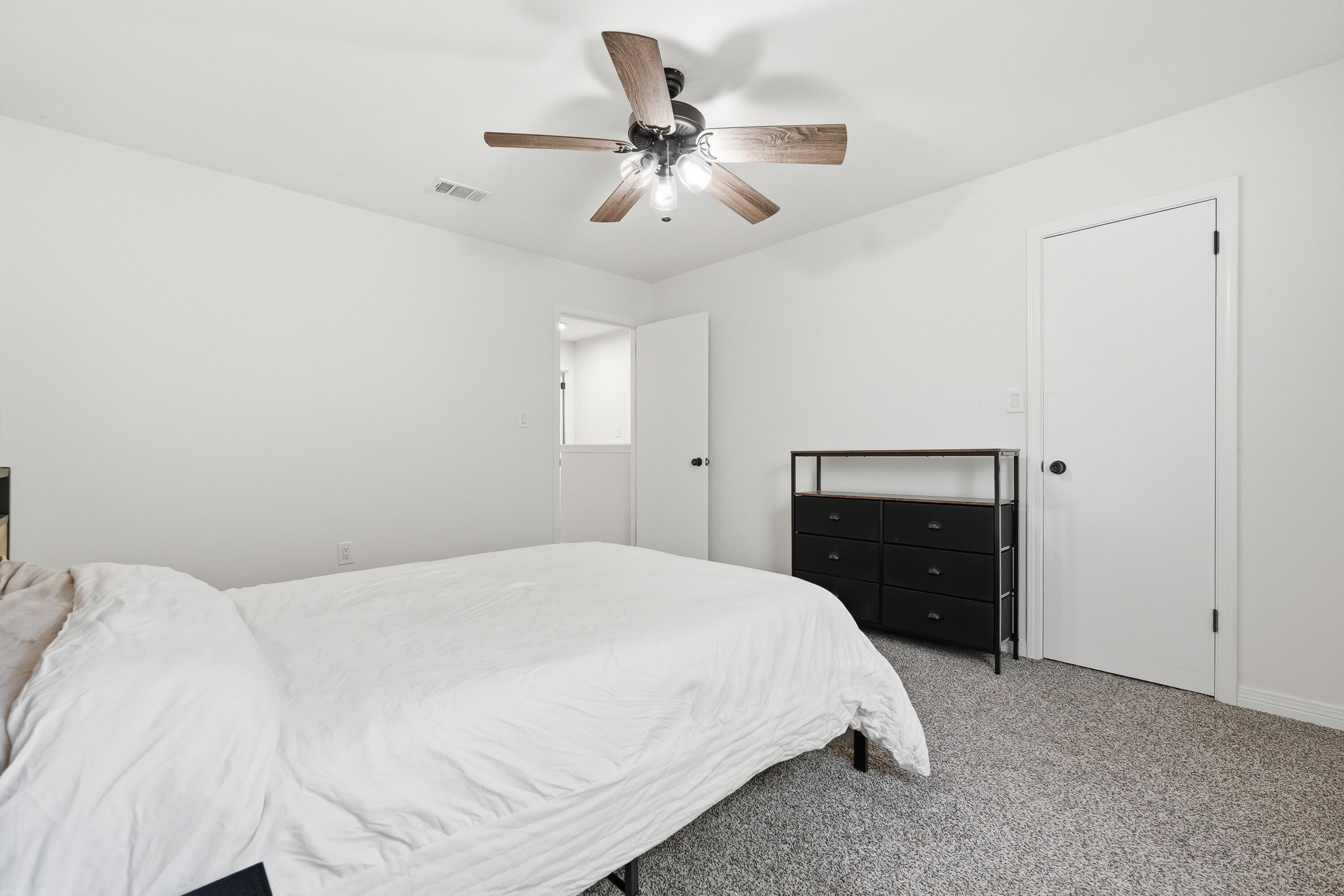 MONTAGE MANOR - Residential