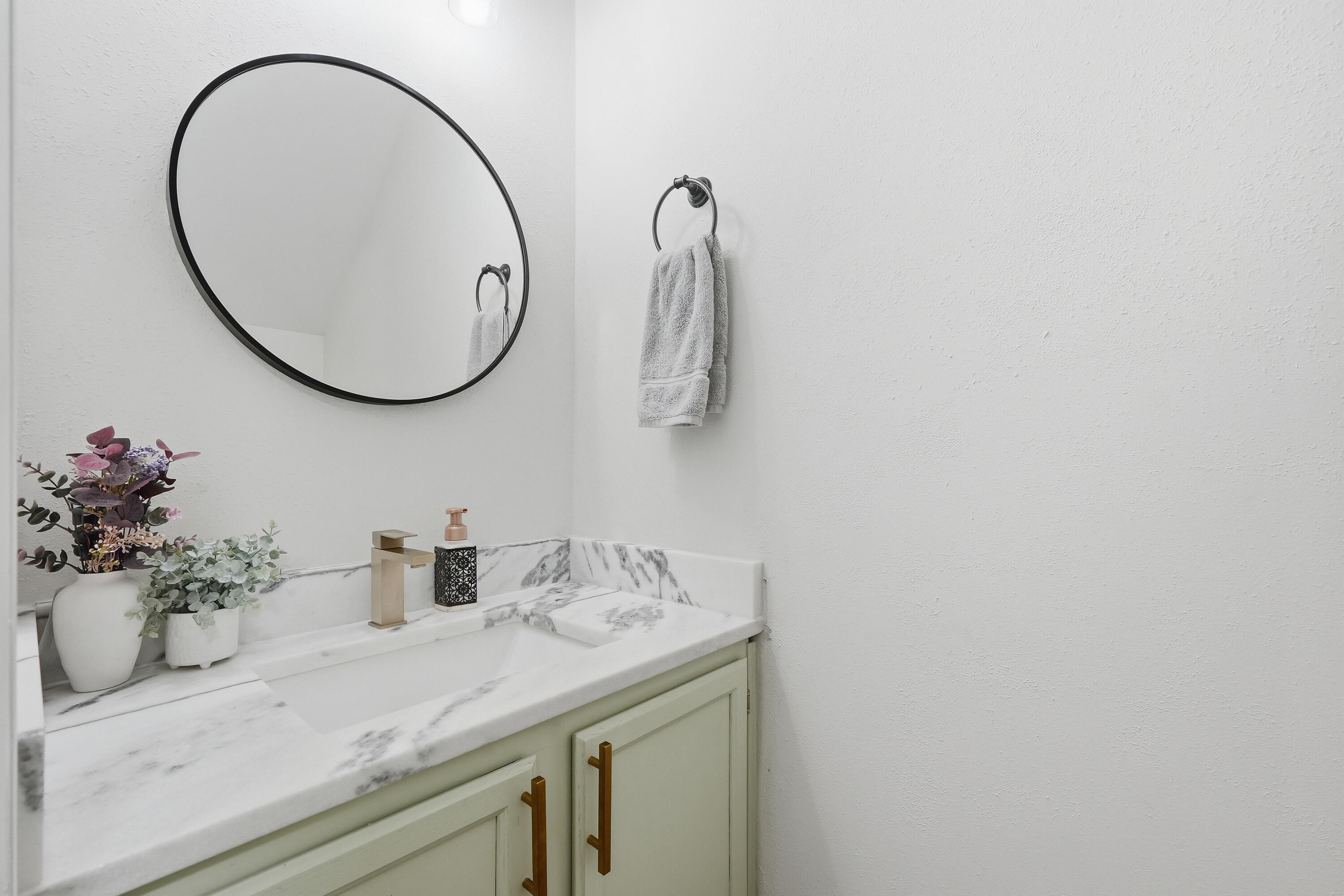 MONTAGE MANOR - Residential