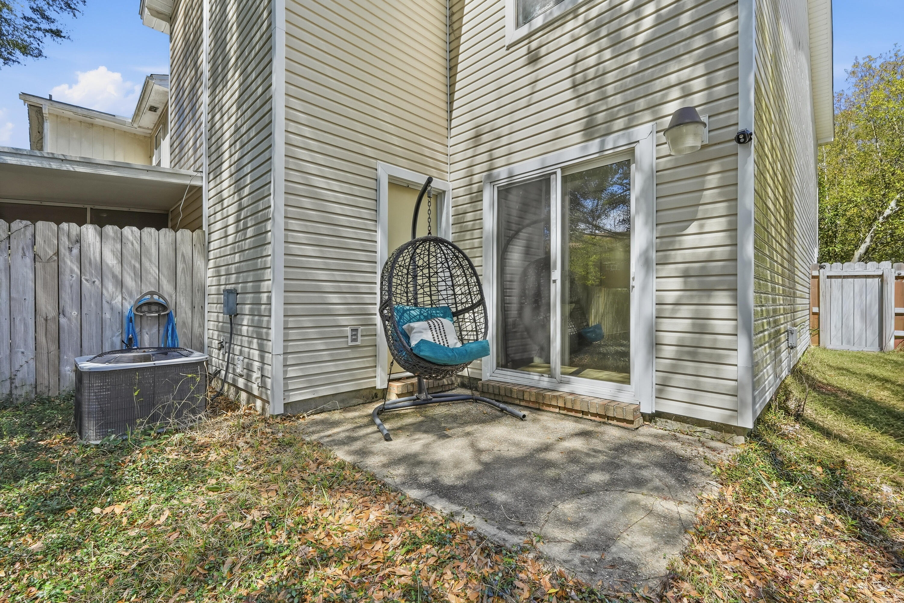 MONTAGE MANOR - Residential