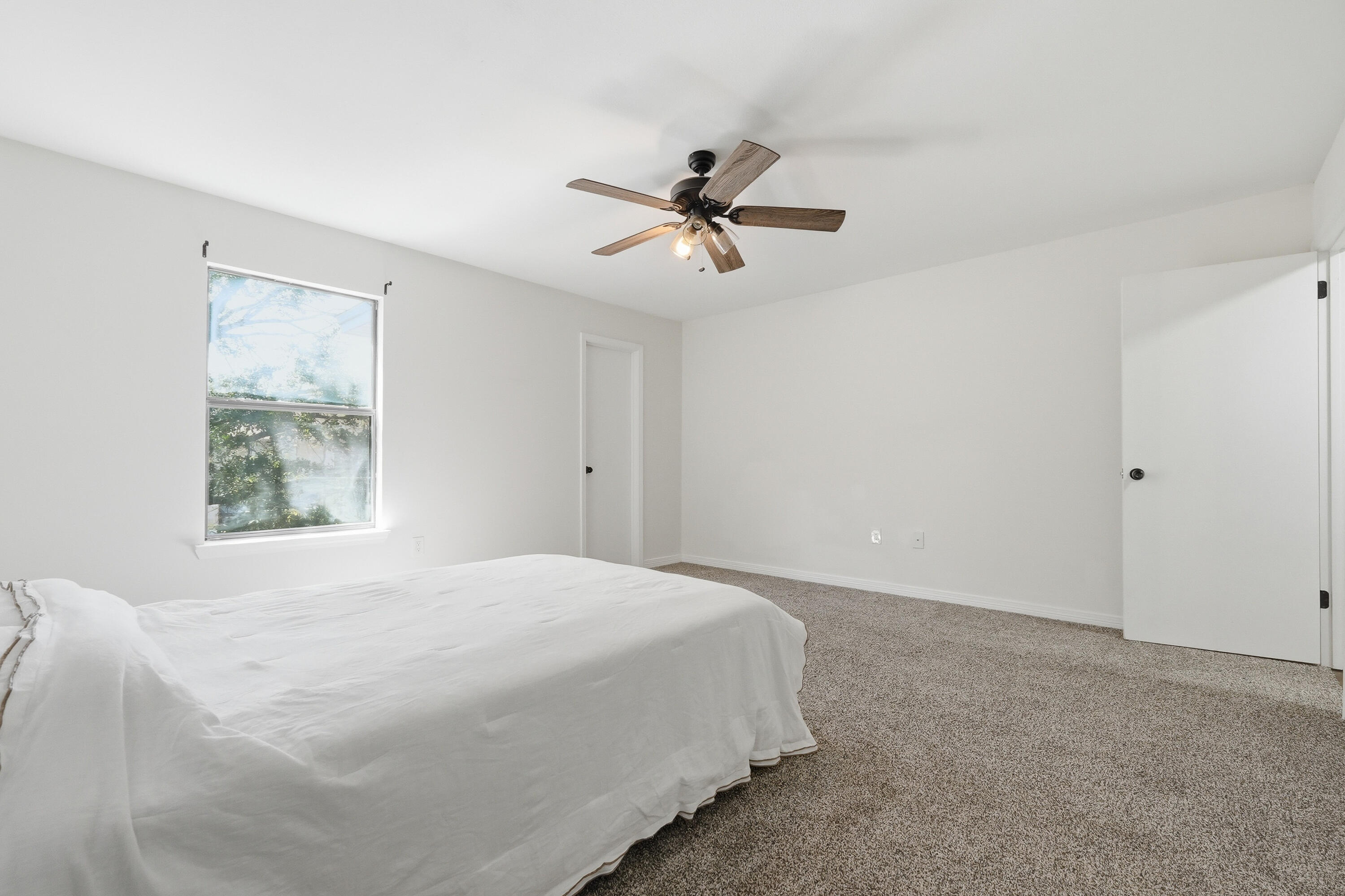 MONTAGE MANOR - Residential