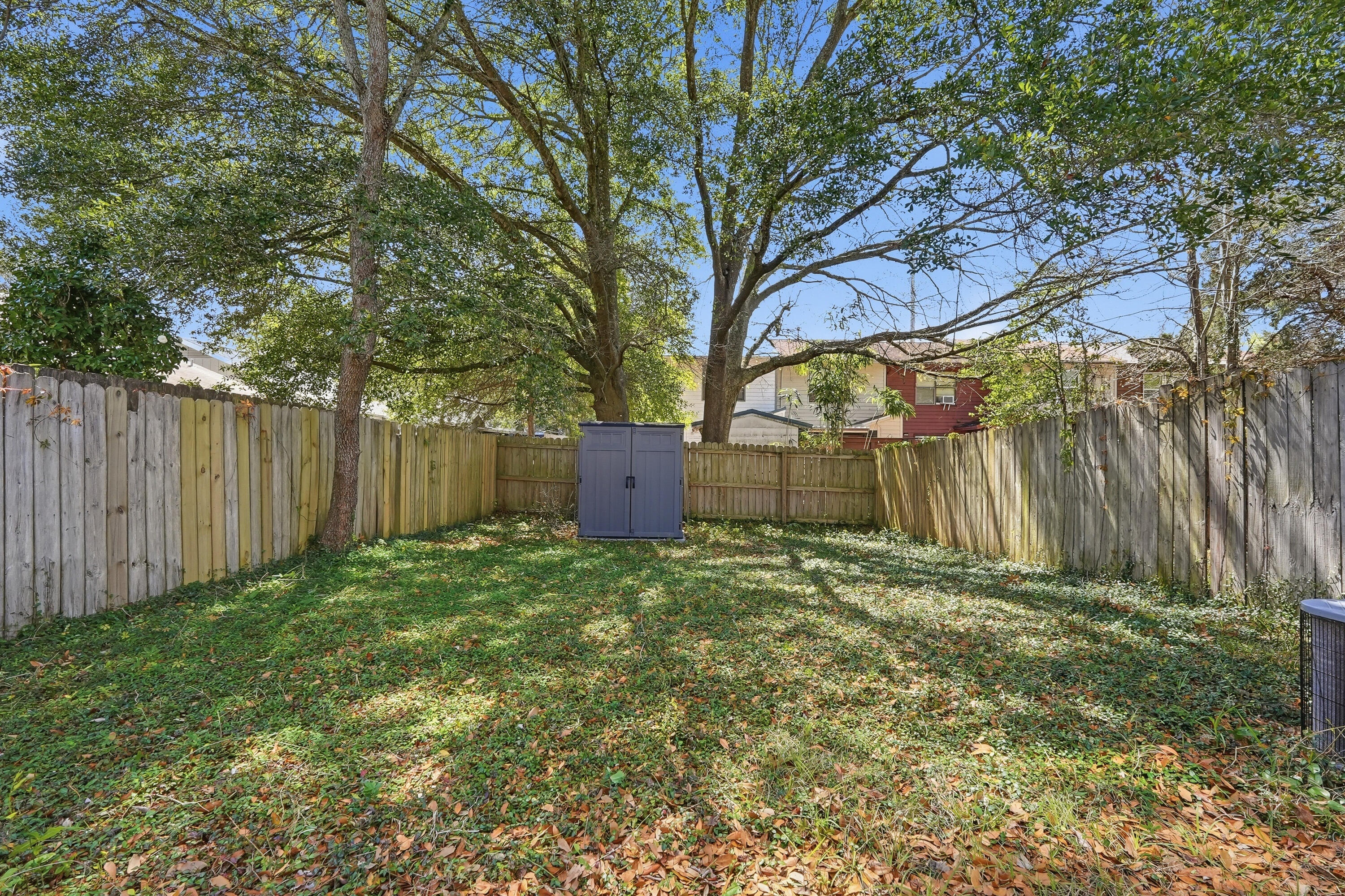 MONTAGE MANOR - Residential