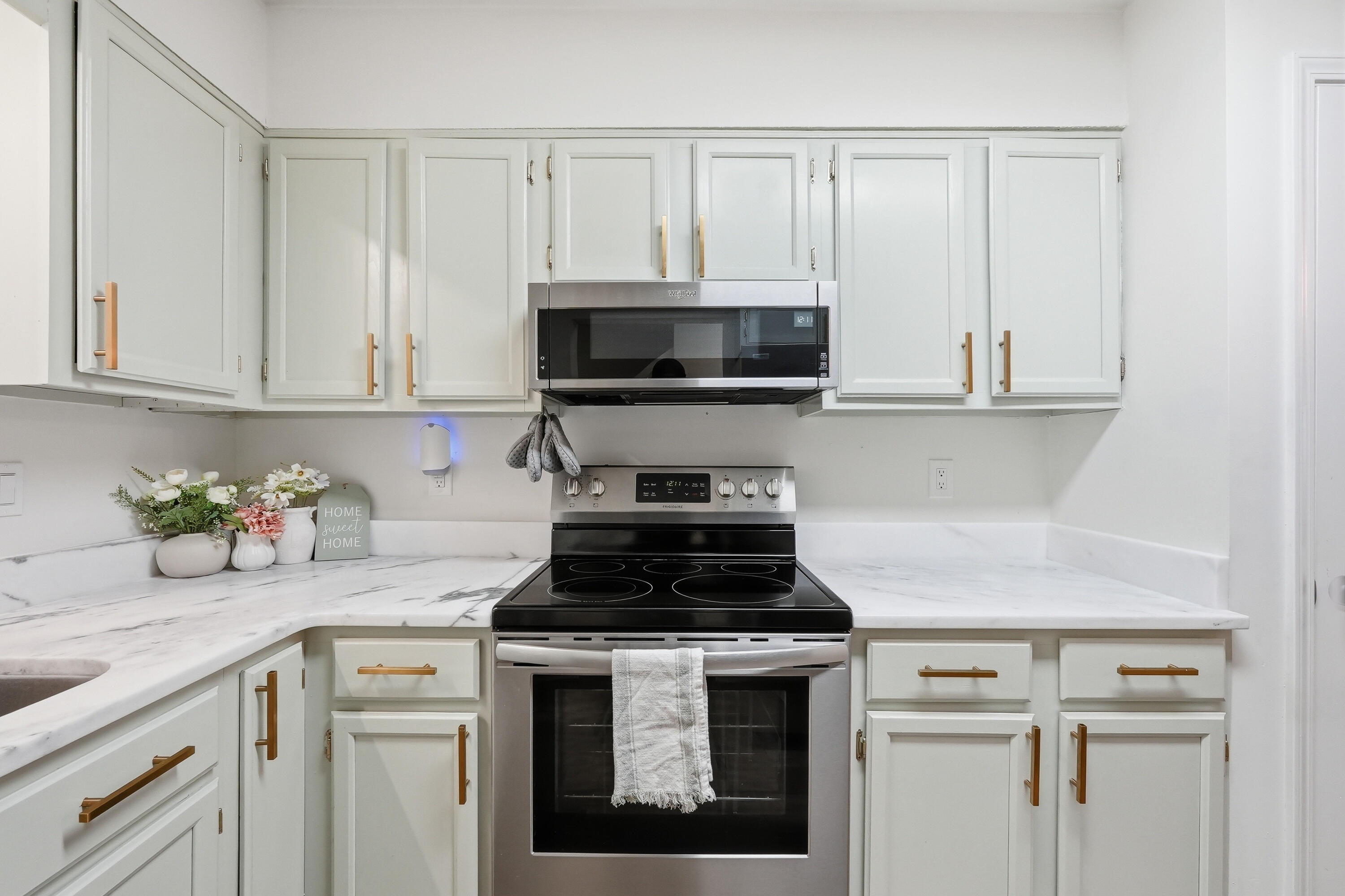 MONTAGE MANOR - Residential