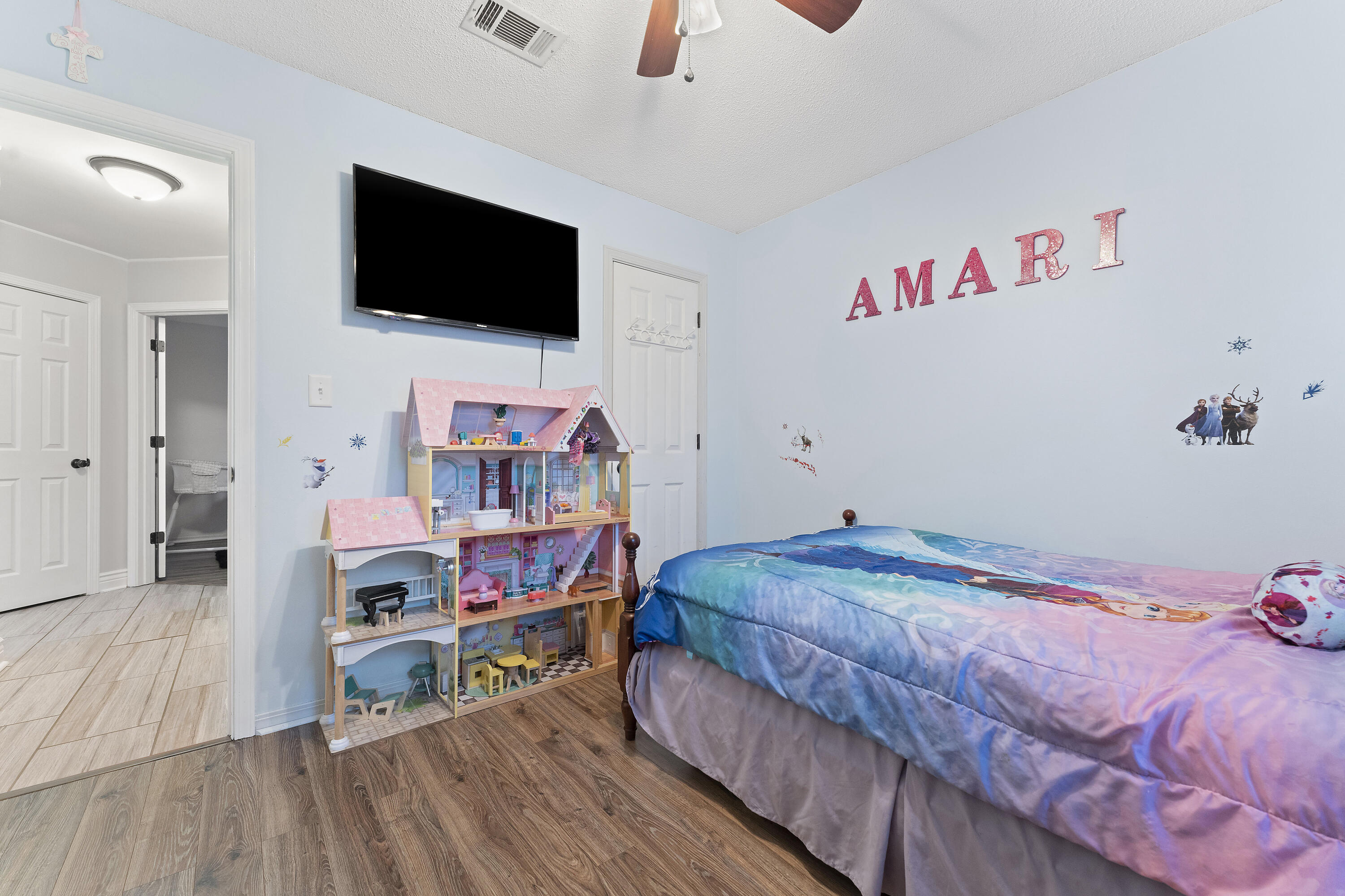 COUNTRY BREEZE ESTATES - Residential