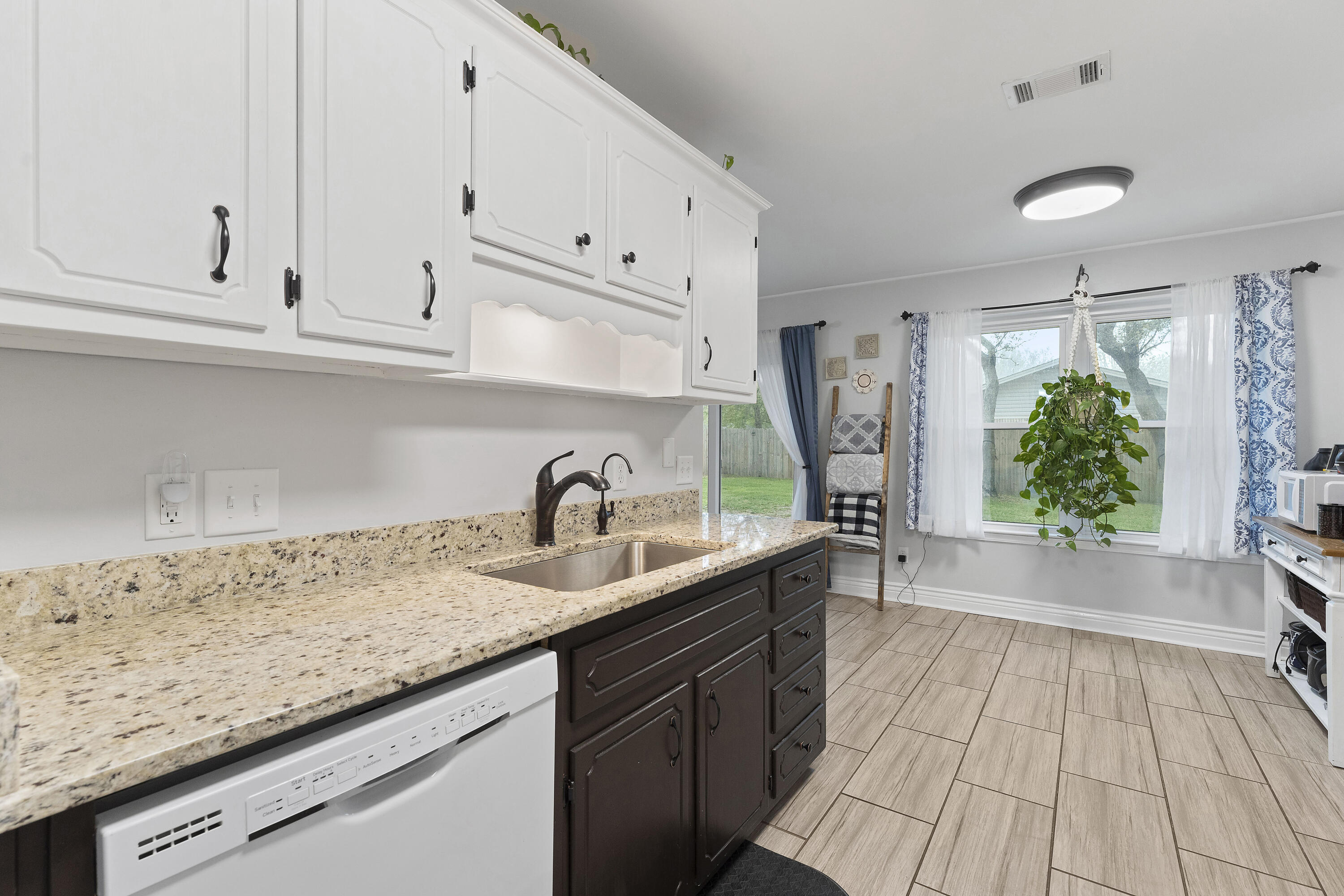 COUNTRY BREEZE ESTATES - Residential