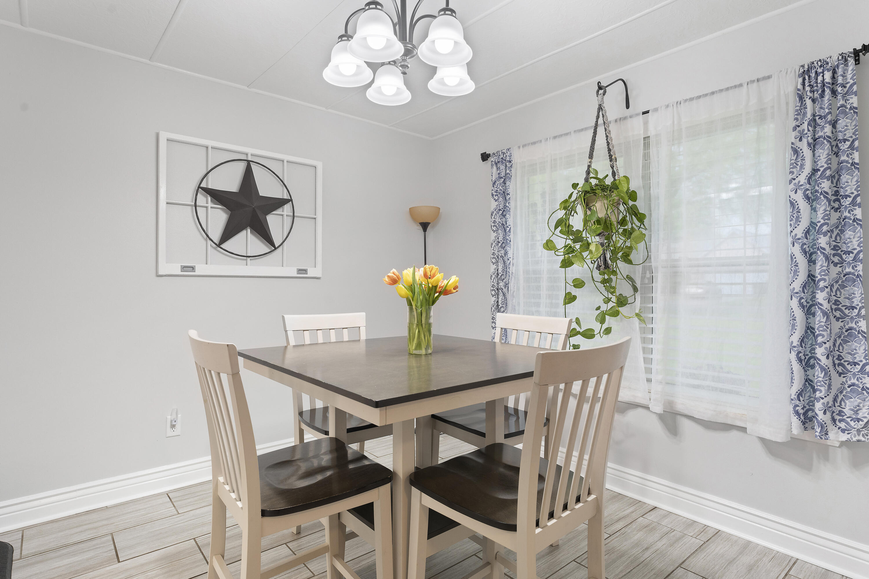 COUNTRY BREEZE ESTATES - Residential