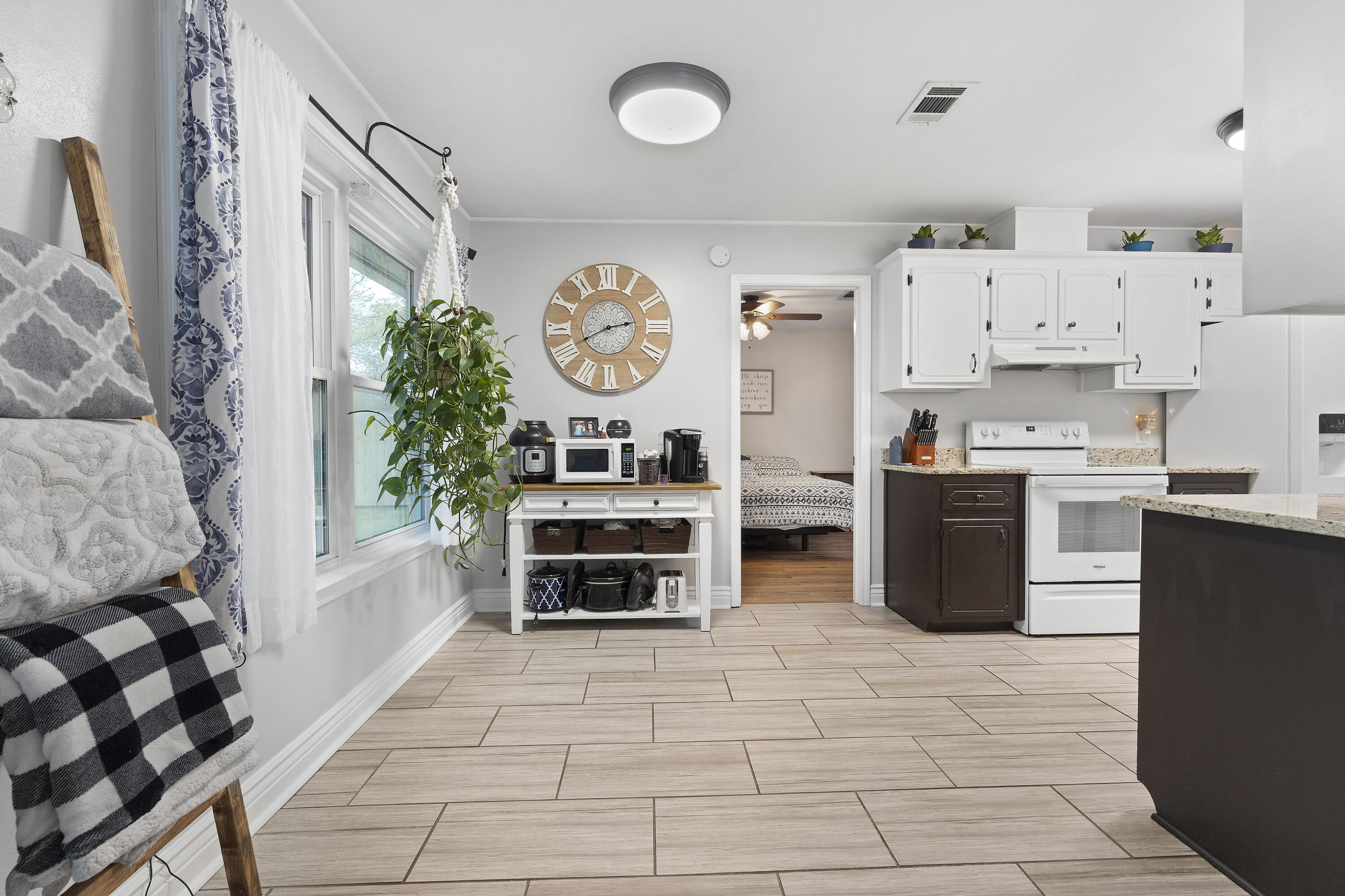 COUNTRY BREEZE ESTATES - Residential