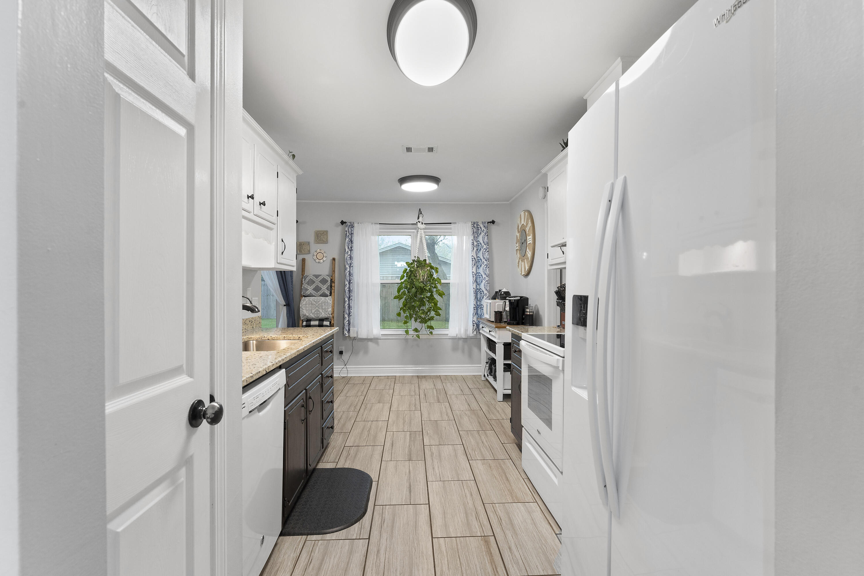 COUNTRY BREEZE ESTATES - Residential