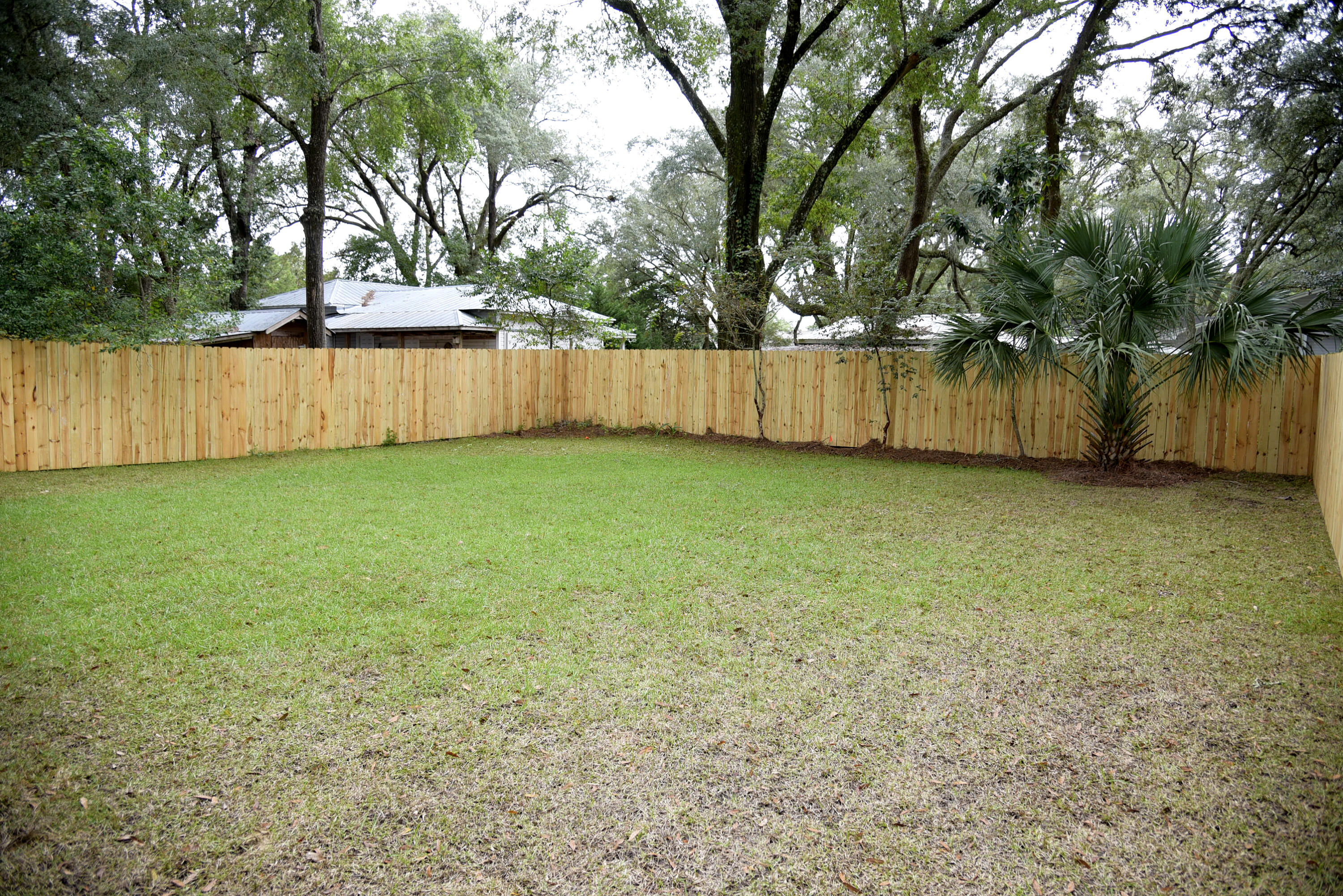 NICEVILLE HTS ADD VALP E 50FT OF LOT 5 BLK 7 - Residential Lease