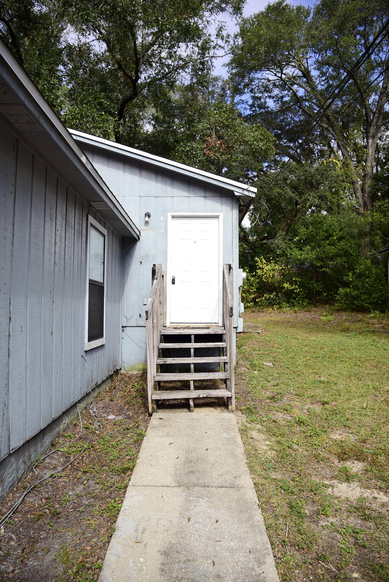 HELMS & ALLEN - Residential Lease