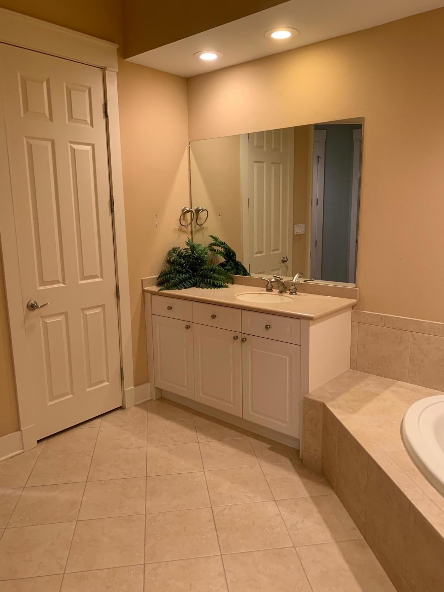 REGATTA BAY GOLF VILLAS - Residential