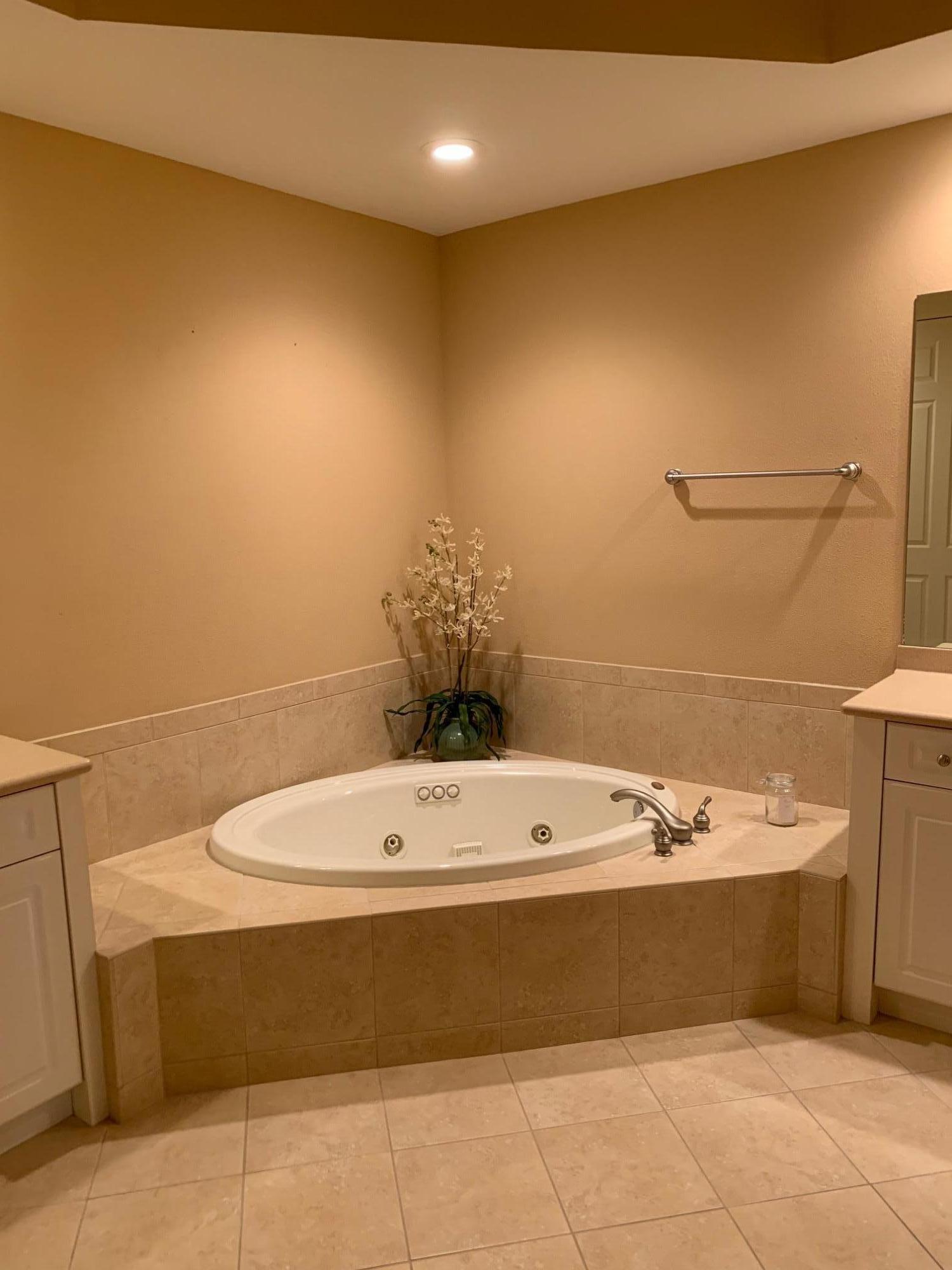 REGATTA BAY GOLF VILLAS - Residential