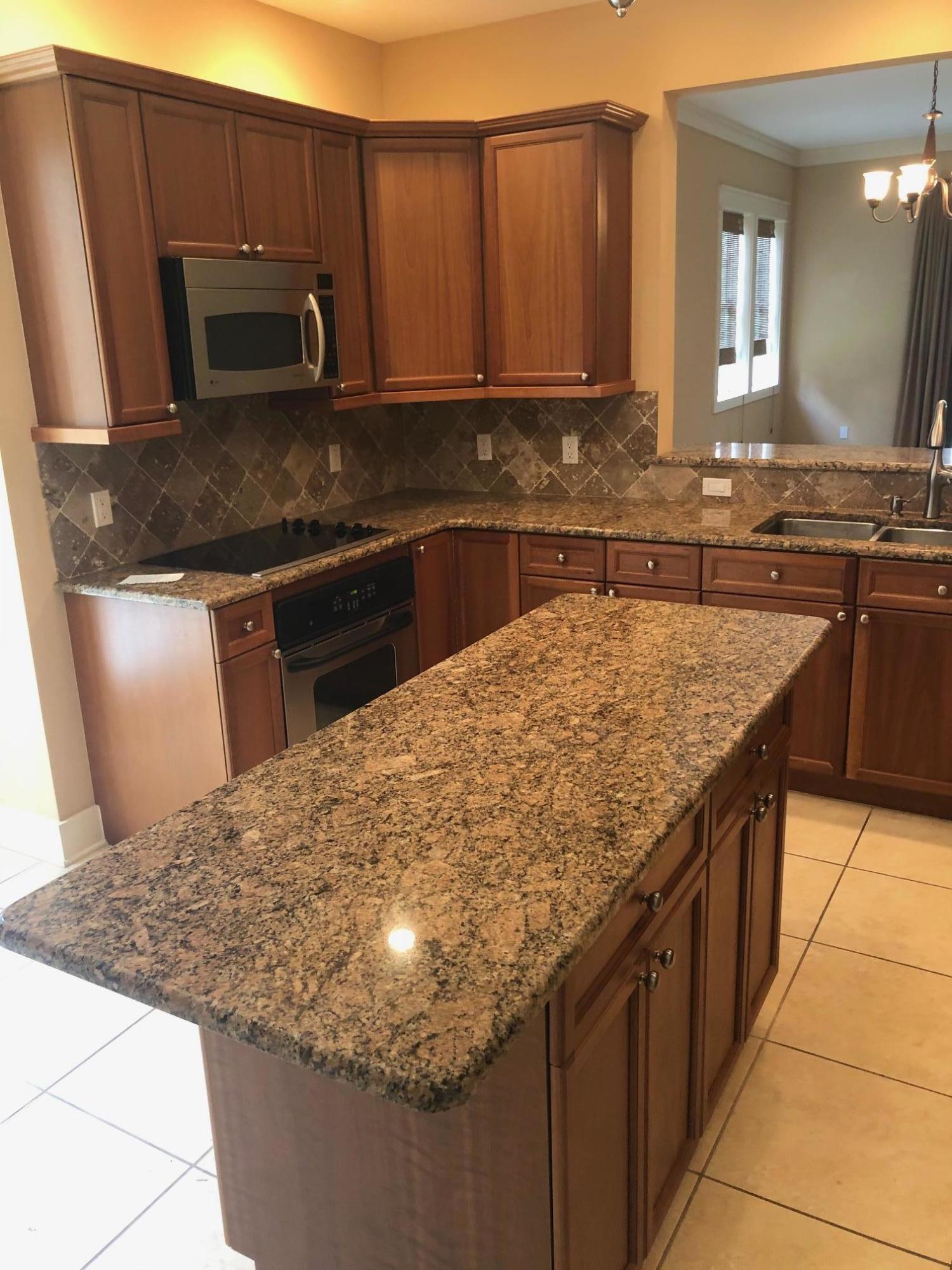 REGATTA BAY GOLF VILLAS - Residential