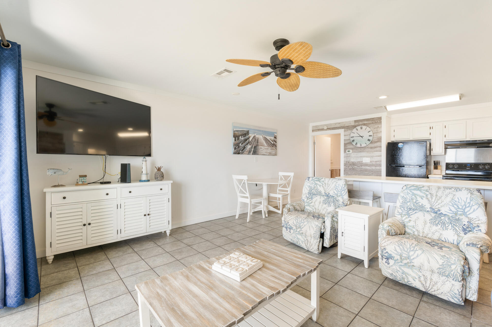 EMERALD SHORES - Residential