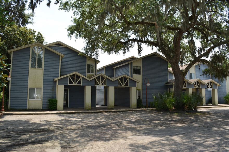CONVENIENTLY LOCATED IN THE HUB OF FWB, OAK HILL PARK CONSISTS OF 3 SEPARATE BUILDINGS. THIS ONE IS ON THE FAR LEFT AS YOU FACE THE FRONT OF THE BUILDINGS FROM EGLIN.THE BUILDING HAS A FRONT ENTRANCE ON EGLIN AND A REAR ENTRANCE ON FIRST STREET. AMPLE PARKING. THIS BUILDING IS ALSO FOR LEASE AS IS THE 2ND FLOOR OF THE MIDDLE BUILDING.IMPROVEMENTS INCLUDE:NEW FRONT AND BACK STOREFRONT GLASS DOORS, NEW WINDOW REPLACEMENTS, 3 NEW BATHROOMS (TILE, VANITY, PAINT, MIRRORS, LIGHTS). NEW FRONT LOBBY AND STAIRWELL PAINT. NEW DOOR HARDWARE AND LIGHTS DOWNSTAIRS. MINOR ROOF REPAIRS.COMING SOON:NEW FRONT SIGN. PAINTING ENTIRE COMPLEX EXTERIOR. LANDSCAPING.