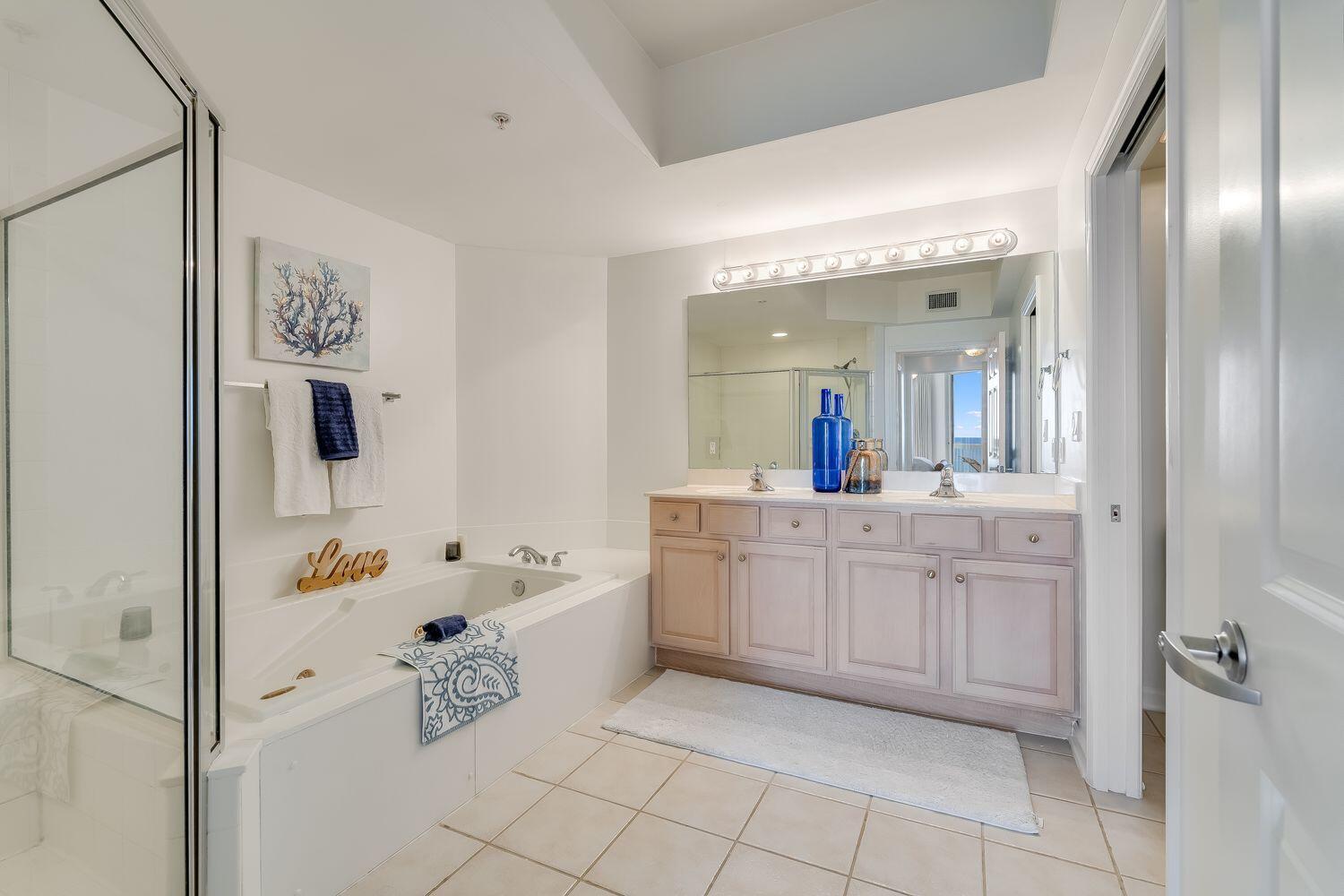 SILVER BEACH TOWERS - Residential