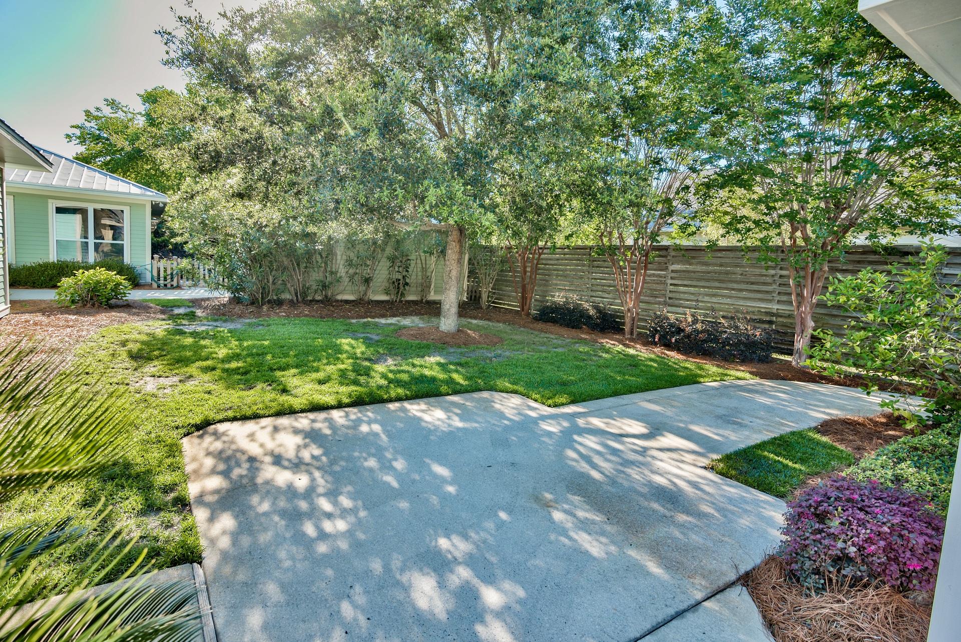 CRYSTAL LAKE - Residential