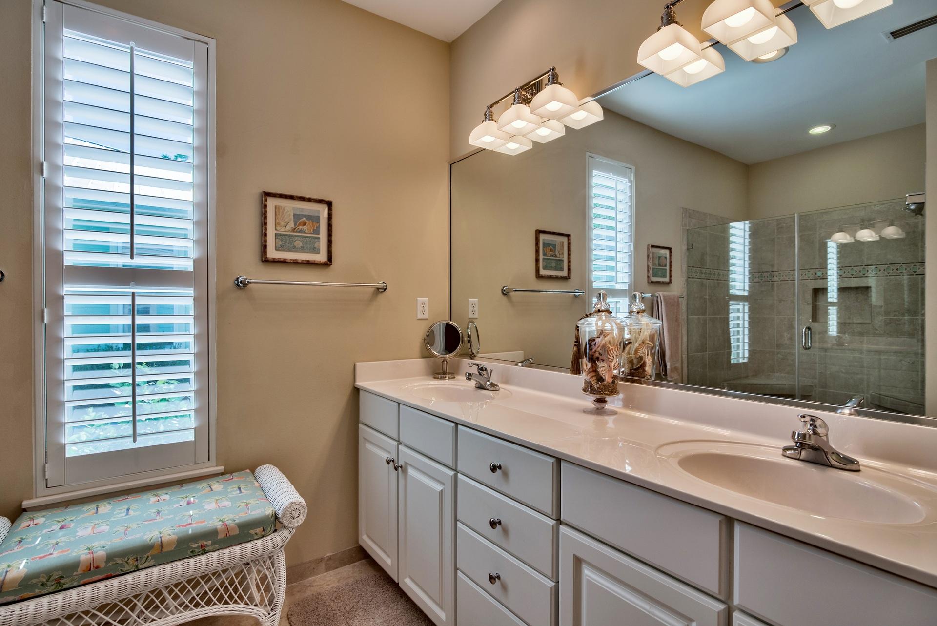 CRYSTAL LAKE - Residential