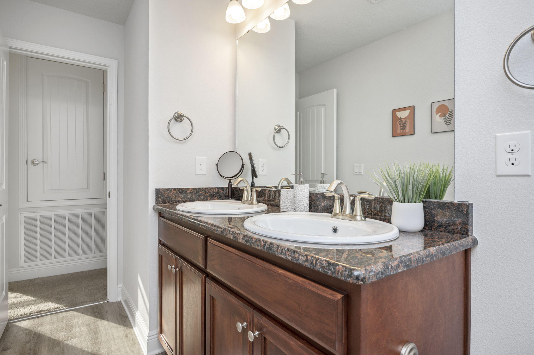 HIDDEN VALLEY - Residential