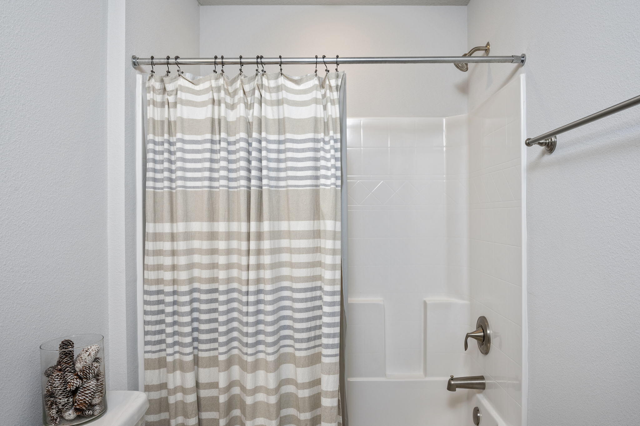 HIDDEN VALLEY - Residential