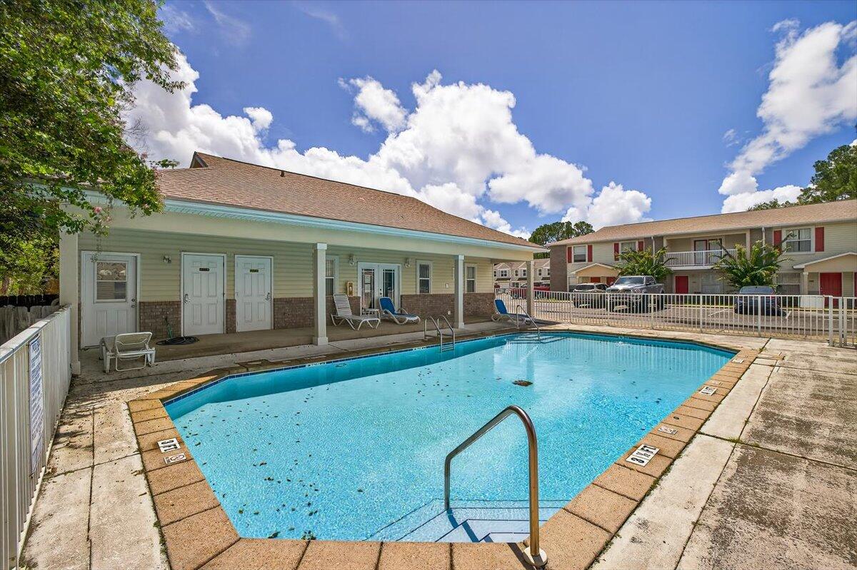SHAY LIN TOWNHOMES - Residential
