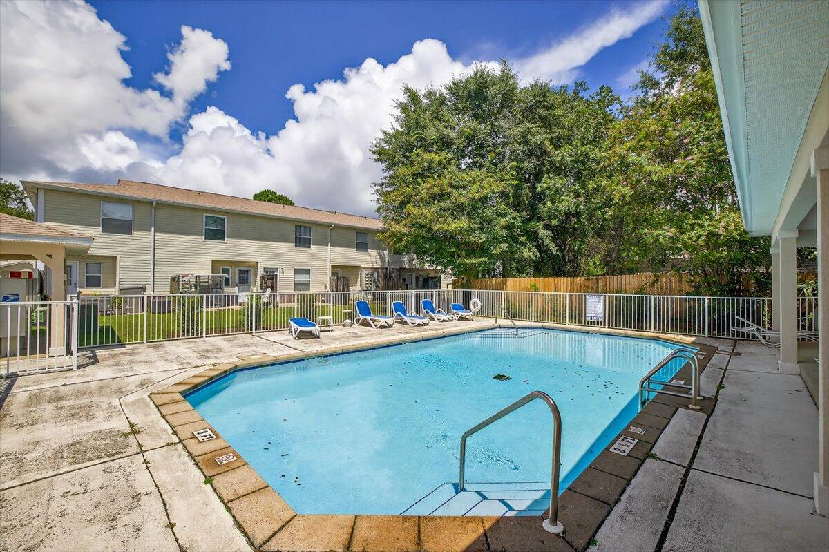 SHAY LIN TOWNHOMES - Residential