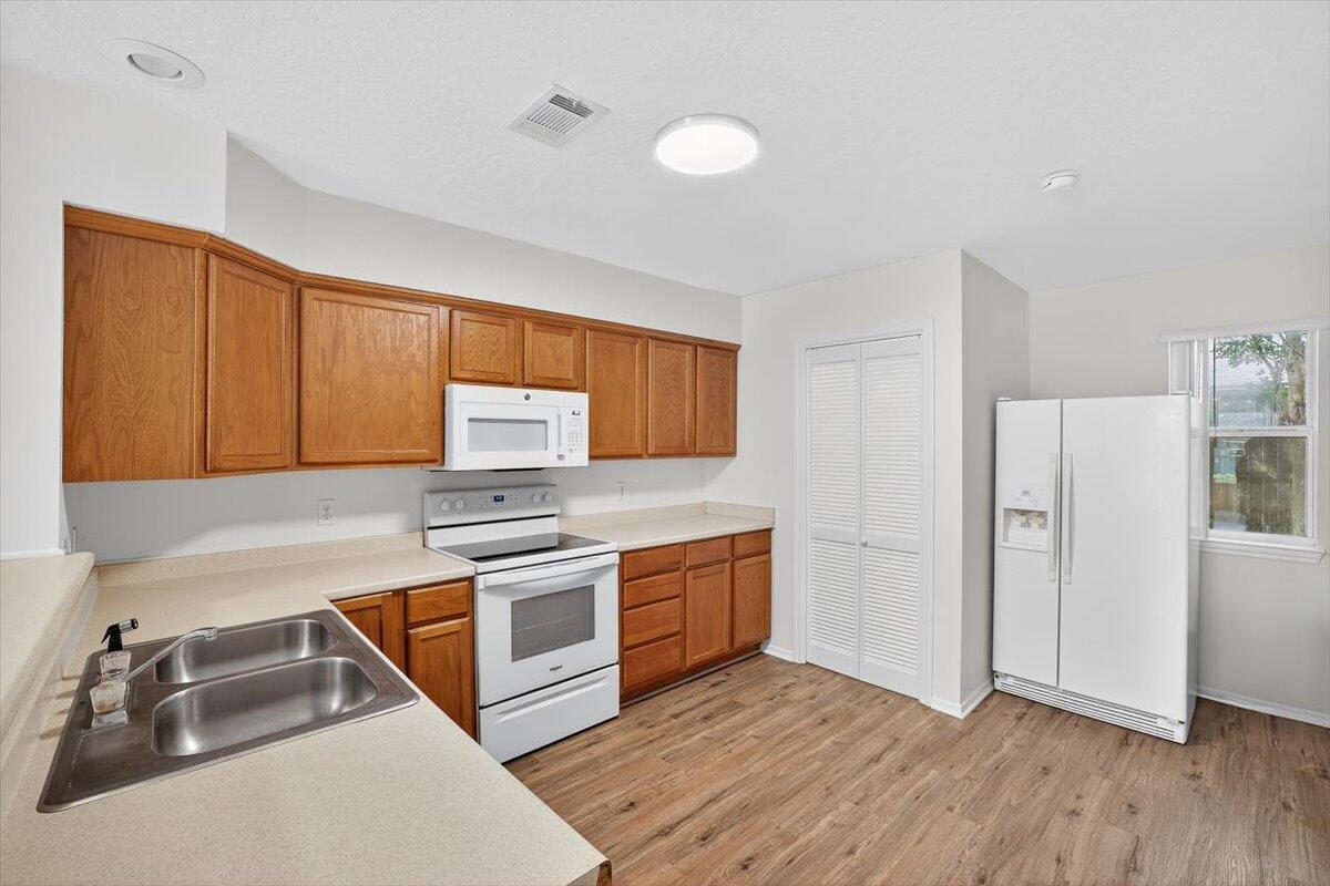SHAY LIN TOWNHOMES - Residential