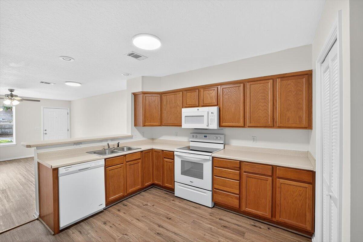 SHAY LIN TOWNHOMES - Residential