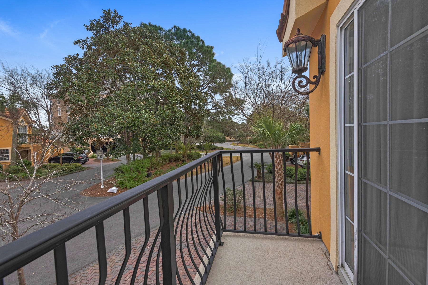 VANTAGE POINTE - Residential