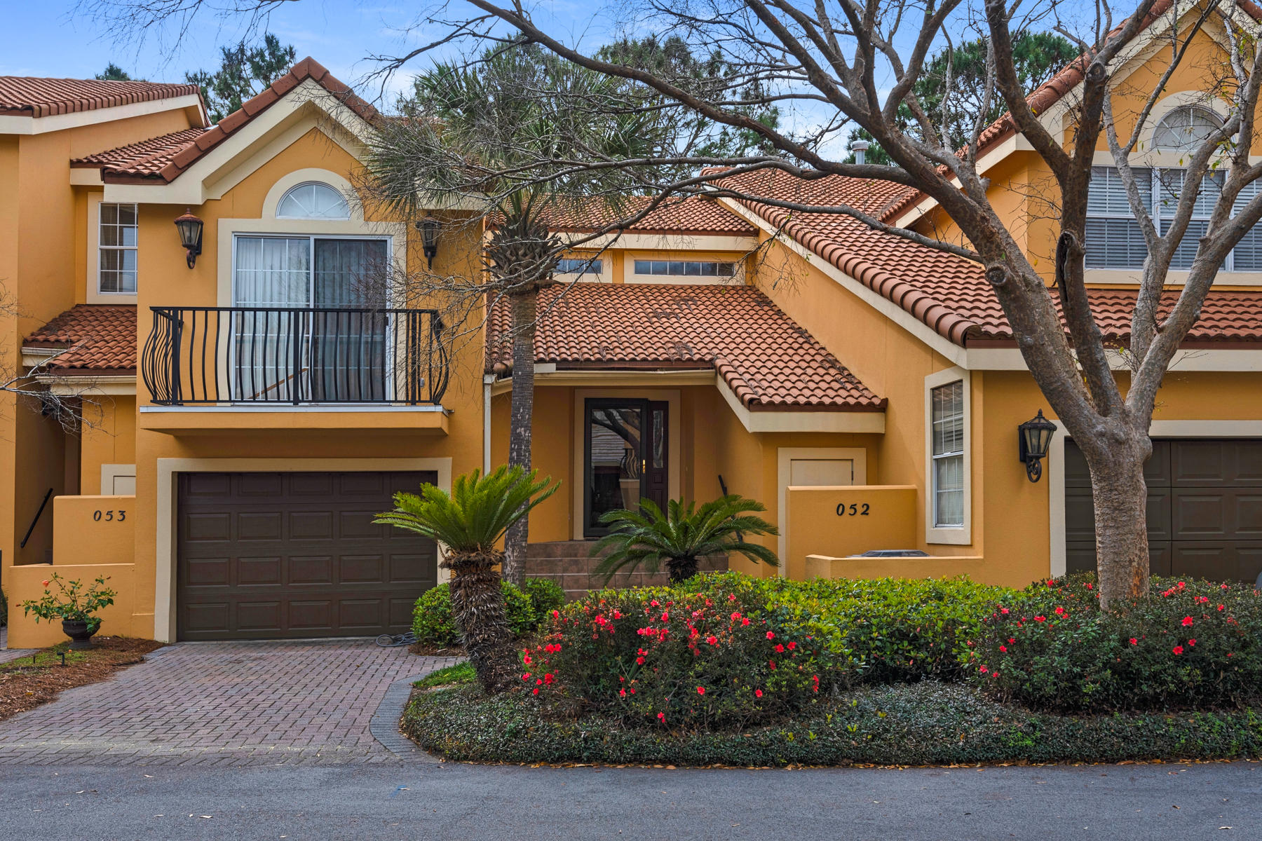 VANTAGE POINTE - Residential