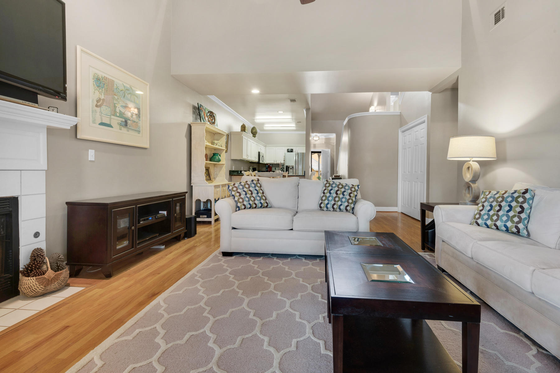 VANTAGE POINTE - Residential