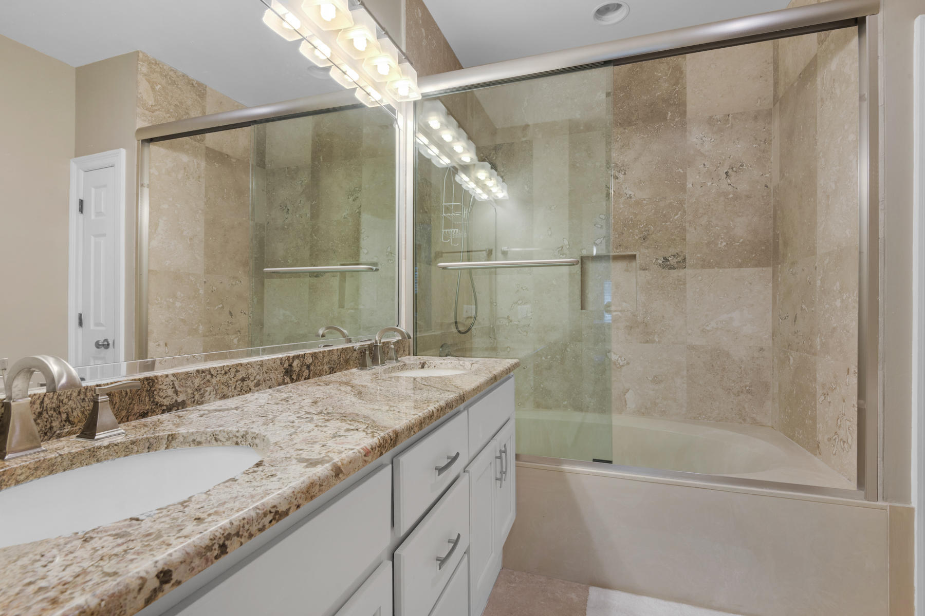 VANTAGE POINTE - Residential