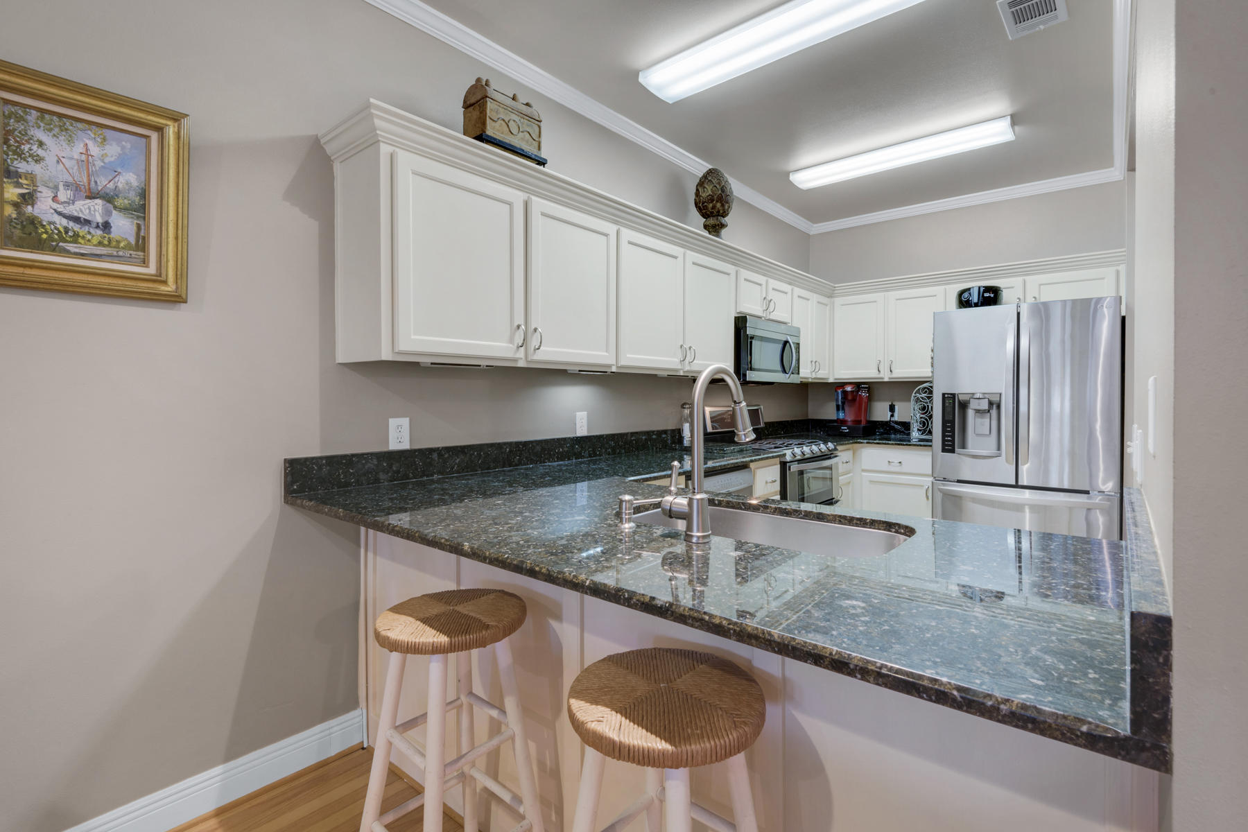 VANTAGE POINTE - Residential