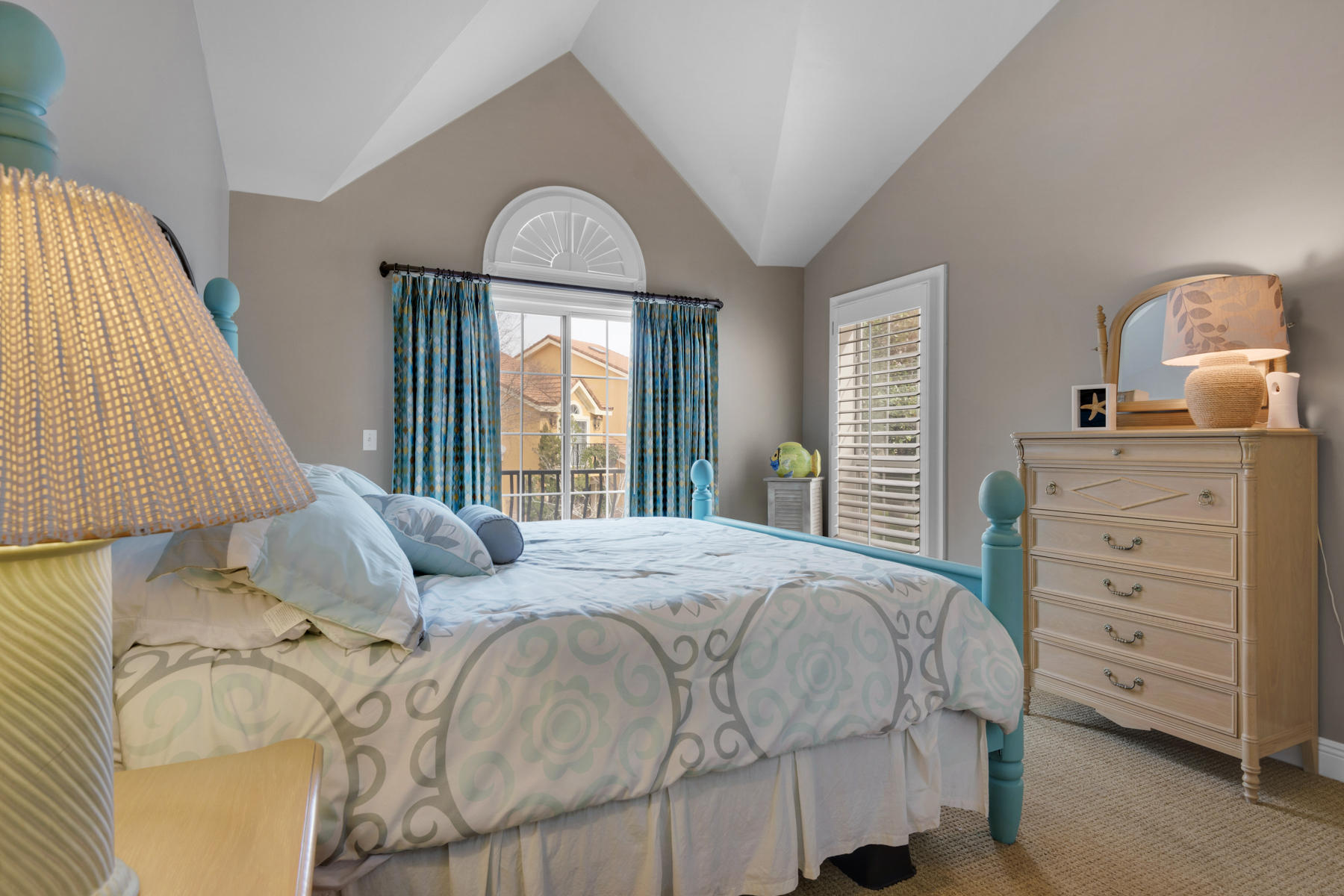 VANTAGE POINTE - Residential