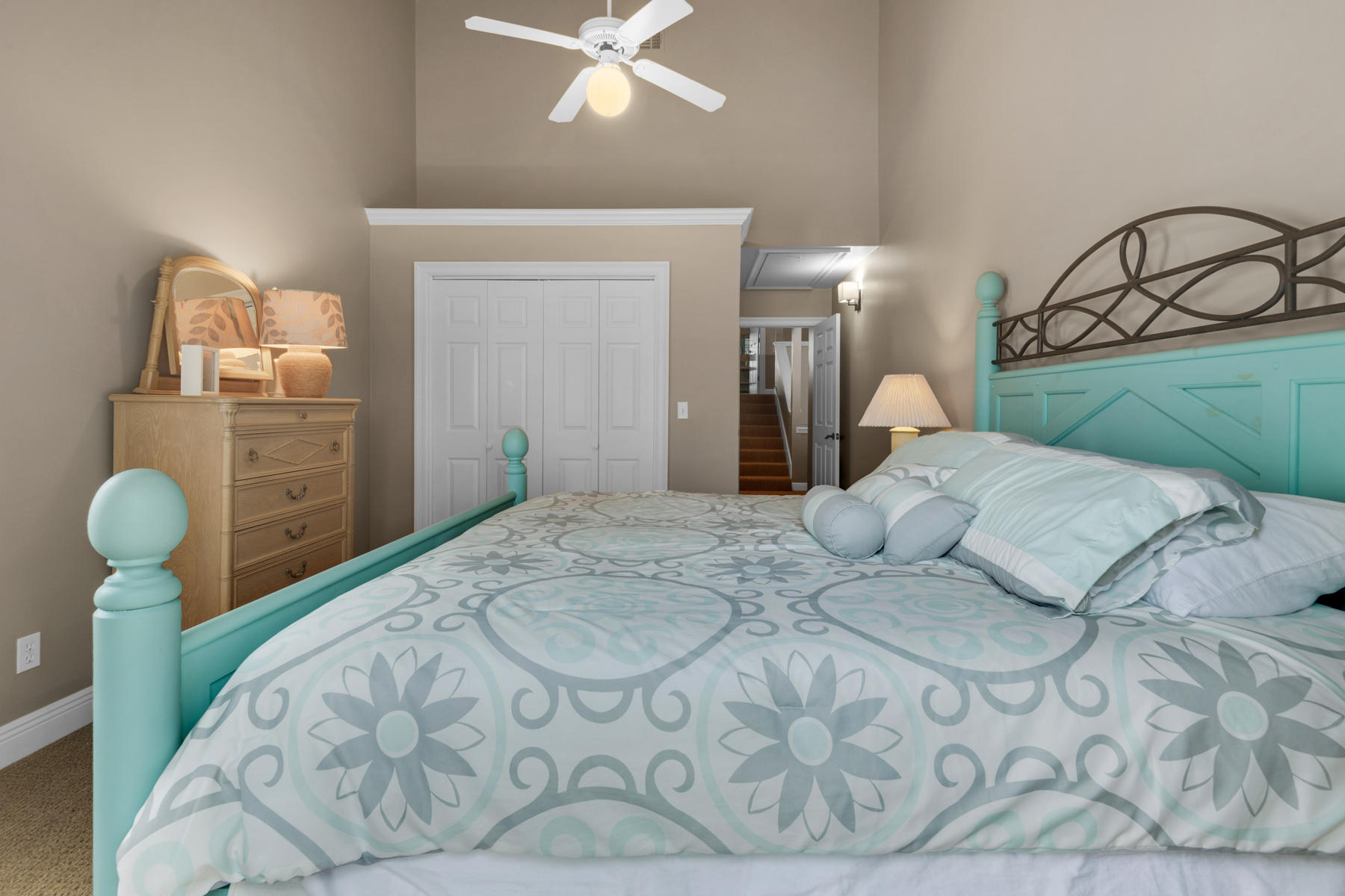 VANTAGE POINTE - Residential