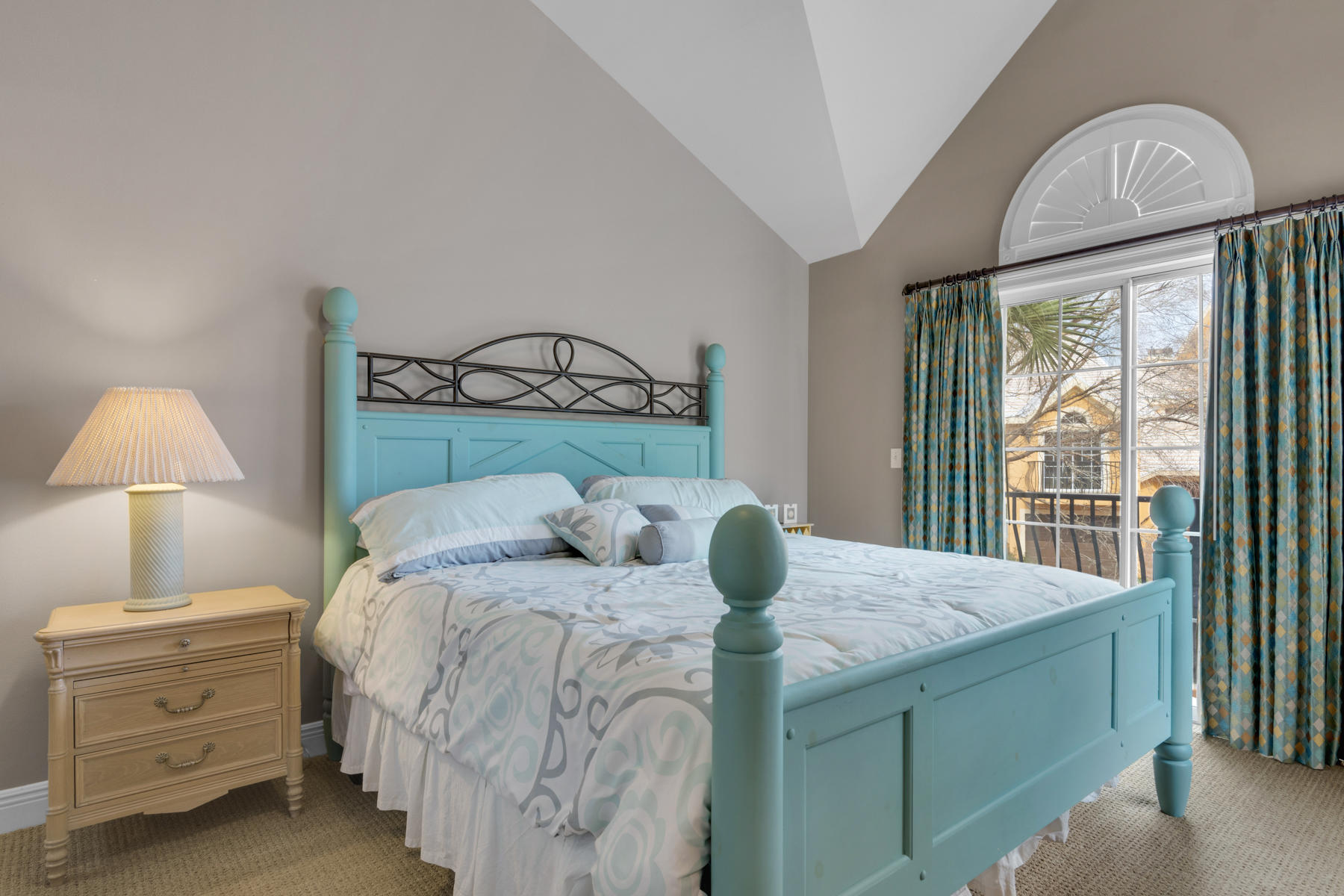 VANTAGE POINTE - Residential