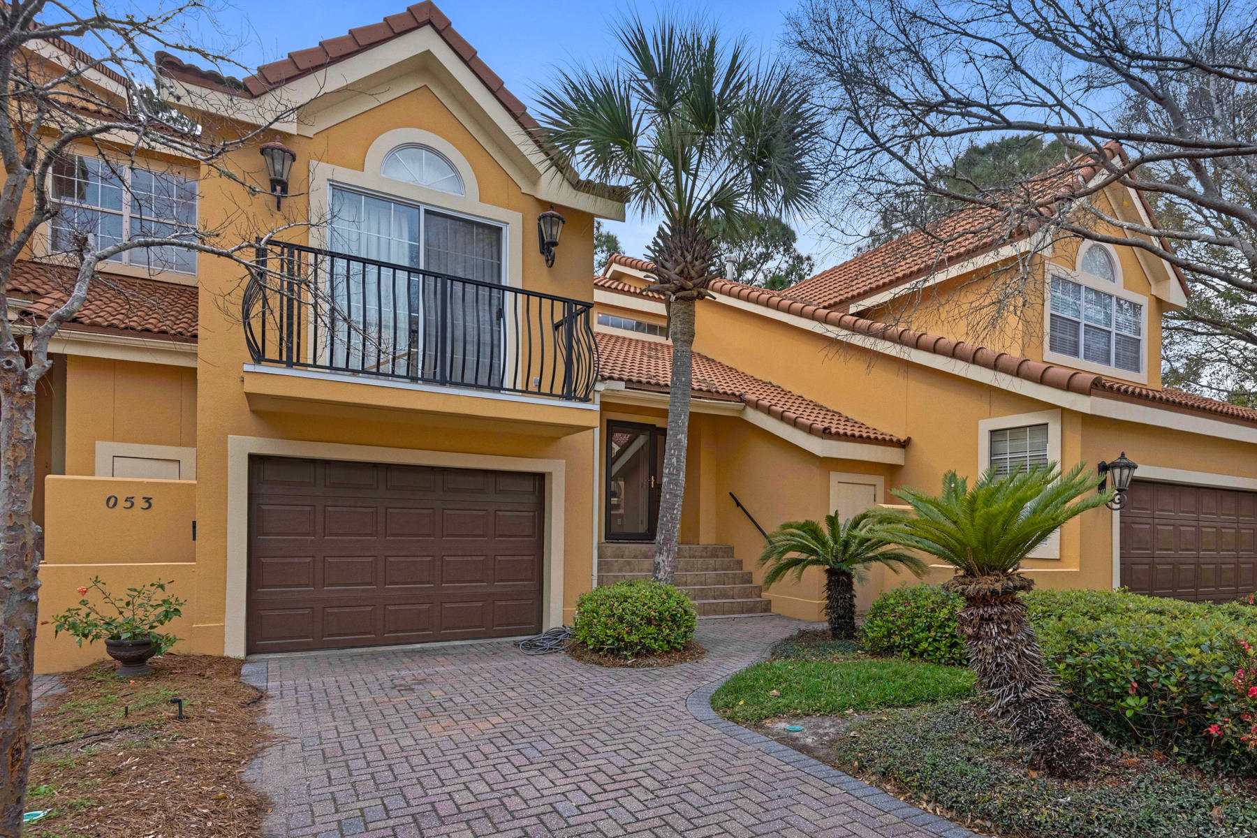 VANTAGE POINTE - Residential