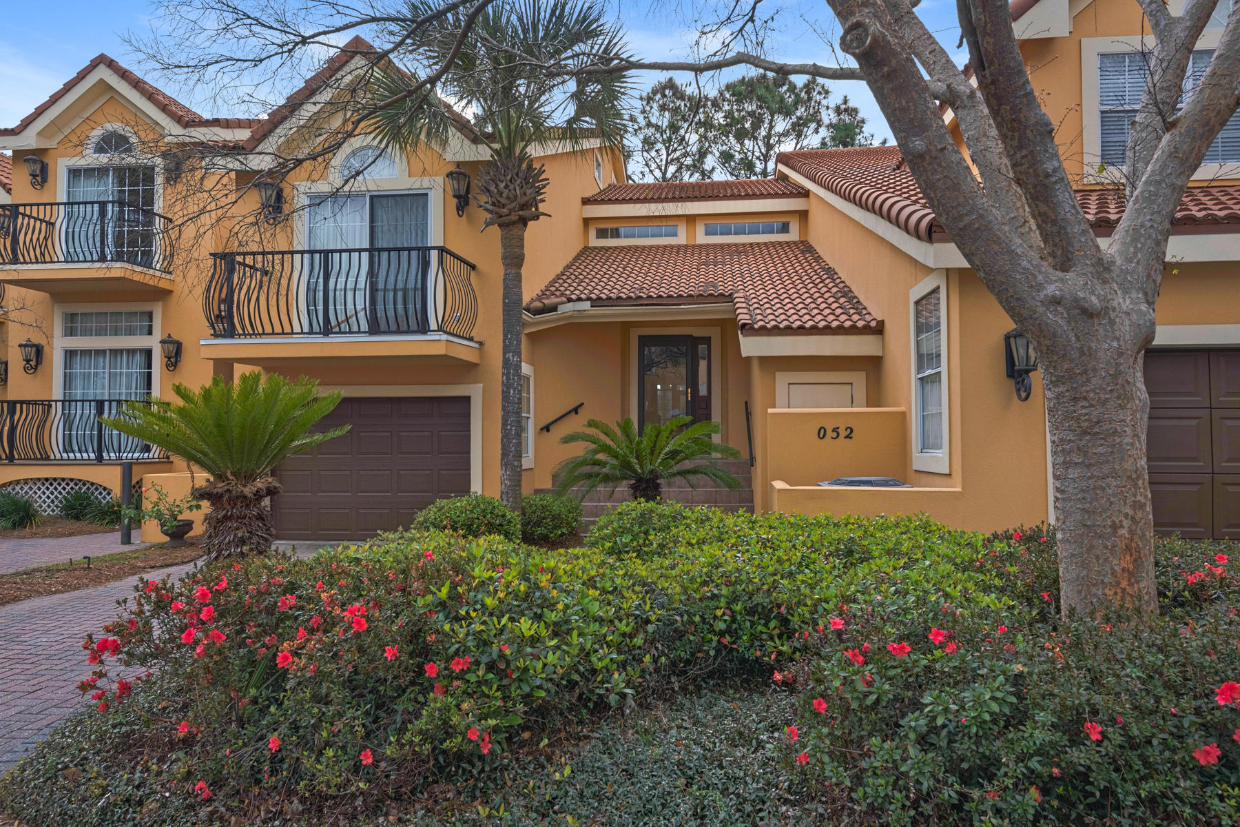 VANTAGE POINTE - Residential